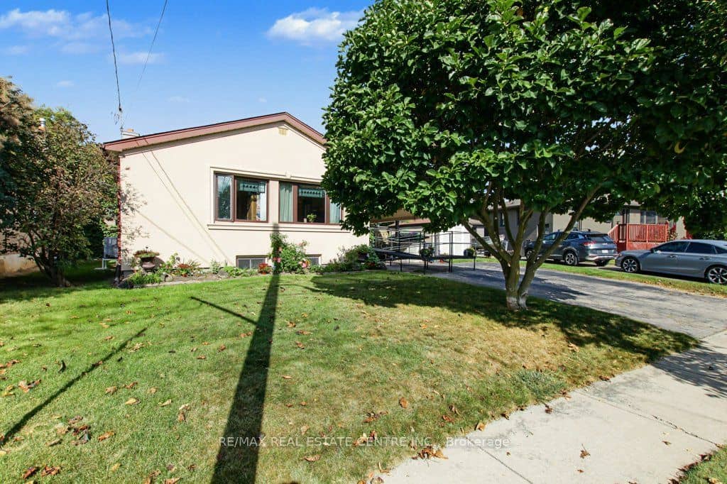 15 Norton Crescent, Halton Hills, ON L7P 1G9