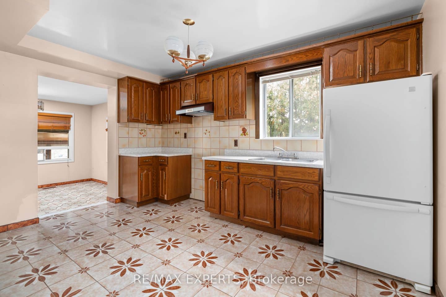 2 Donofree Road, Toronto, ON M6L 2P5