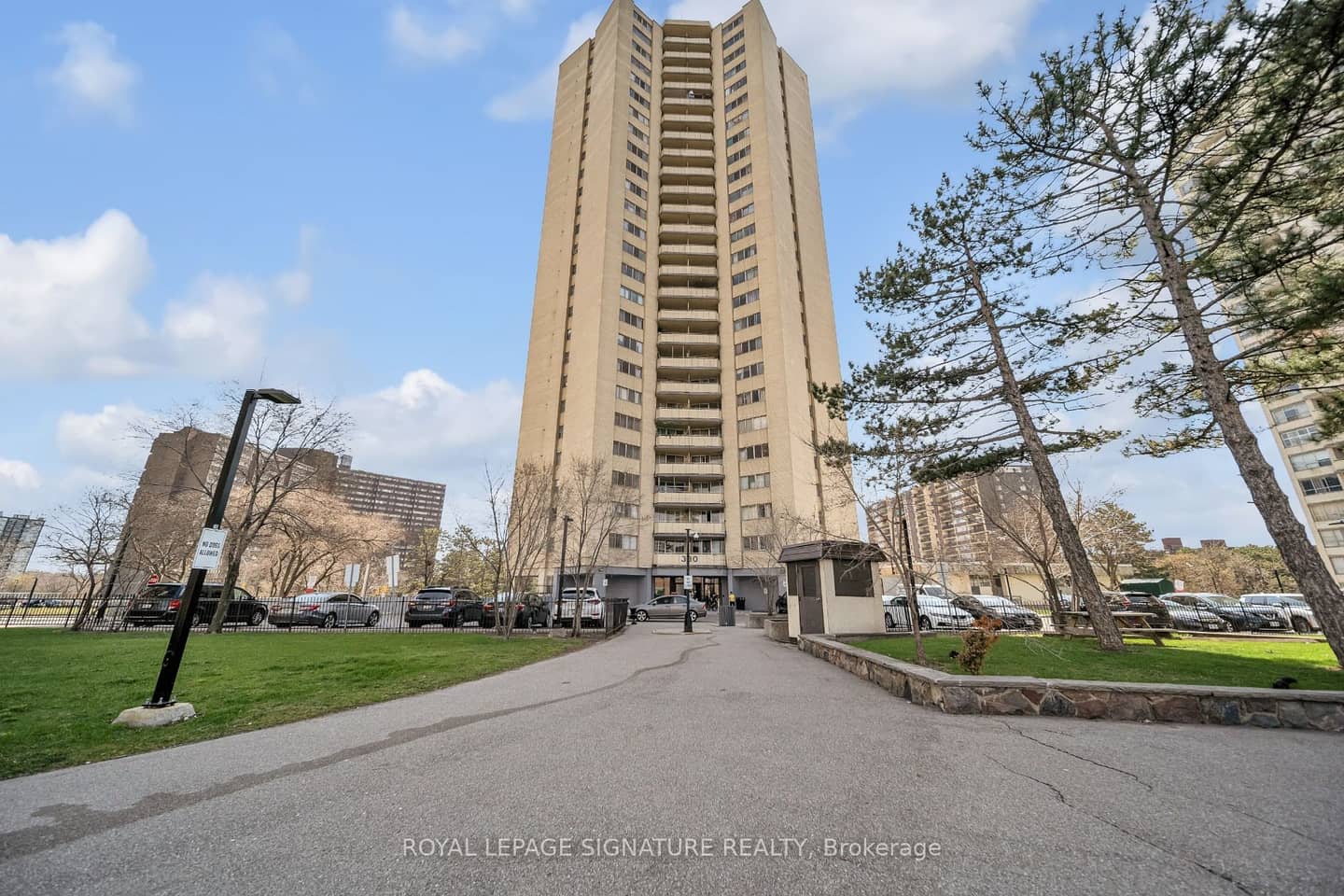 330 Dixon Road 408, Toronto, ON M9R 1S9