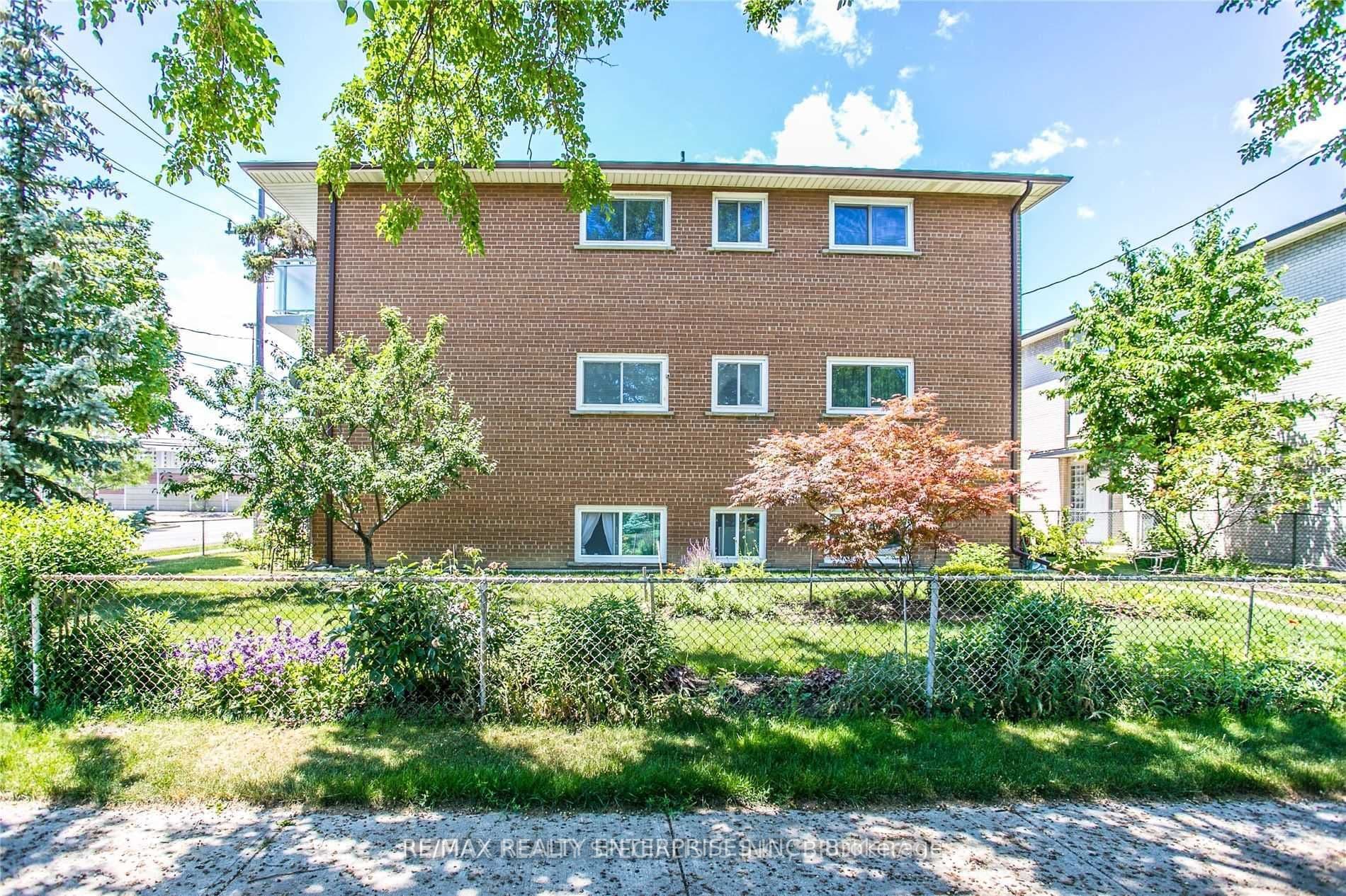 54 Rabbit Lane, Toronto, ON M9B 5S7