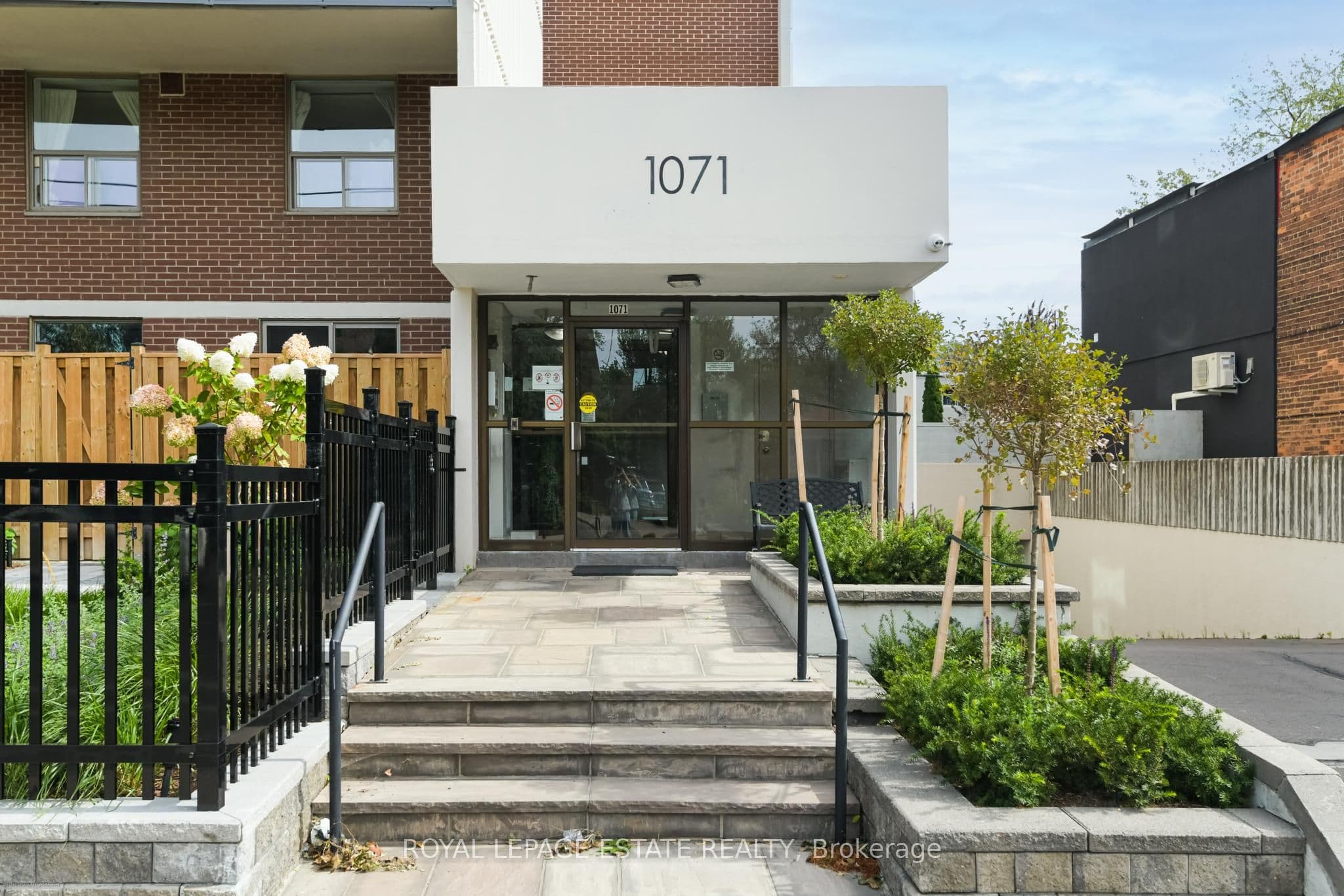 1071 Woodbine Avenue 311, Toronto, ON M4C 4C2