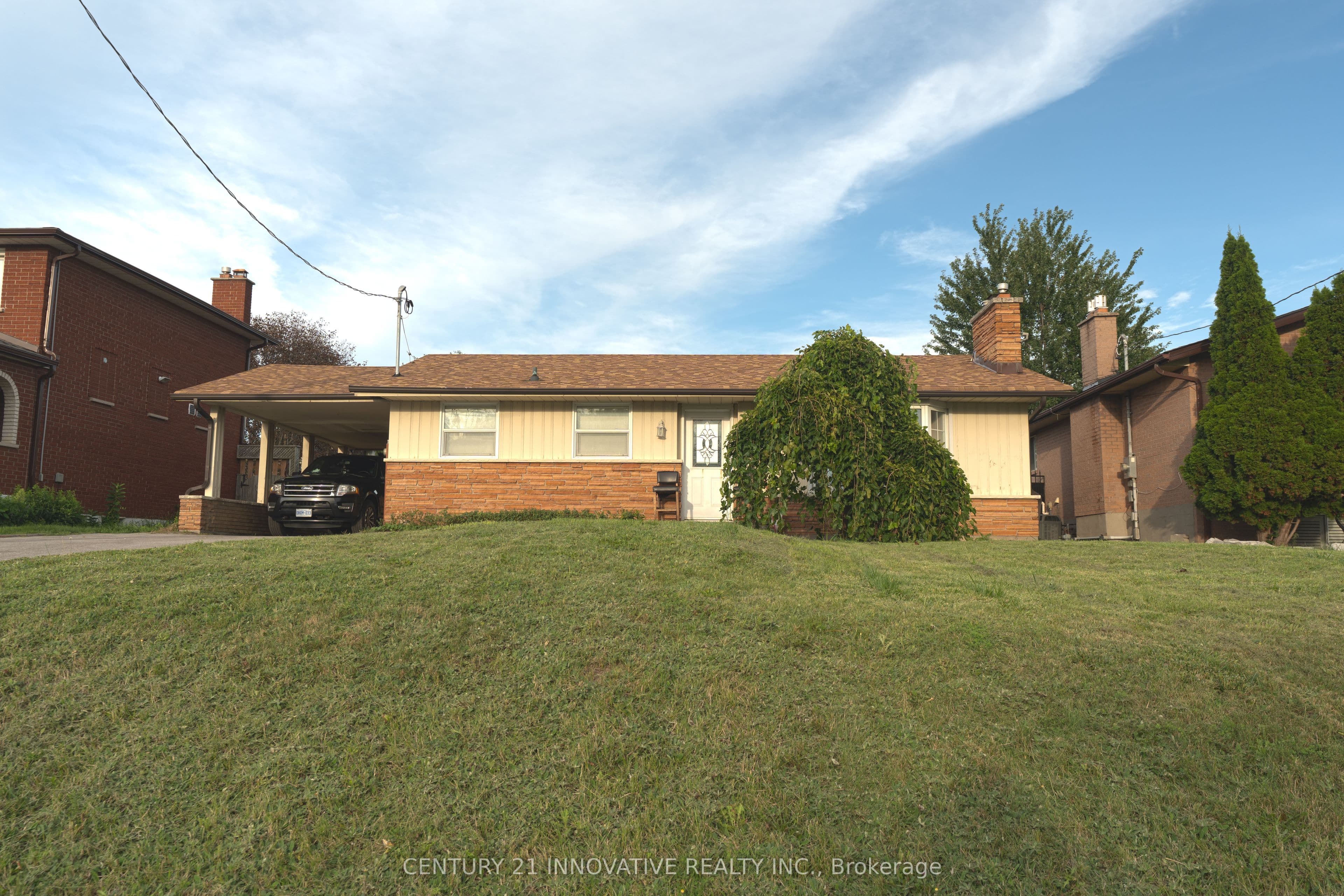 89 Thickson Road S, Whitby, ON L1N 2C7