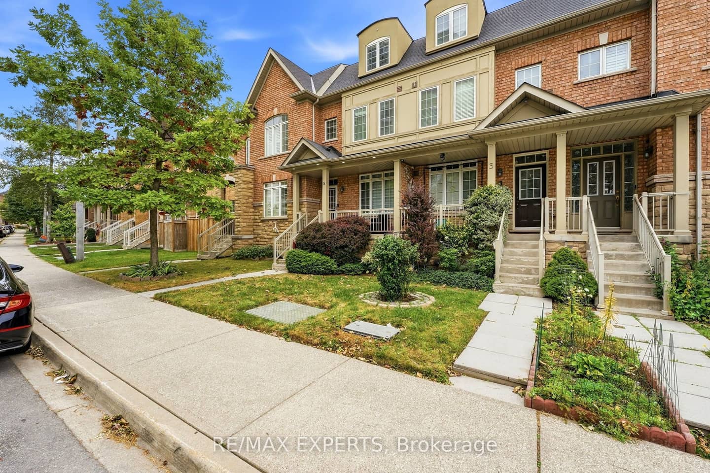5 Parrotta Drive, Toronto, ON M9M 0B4