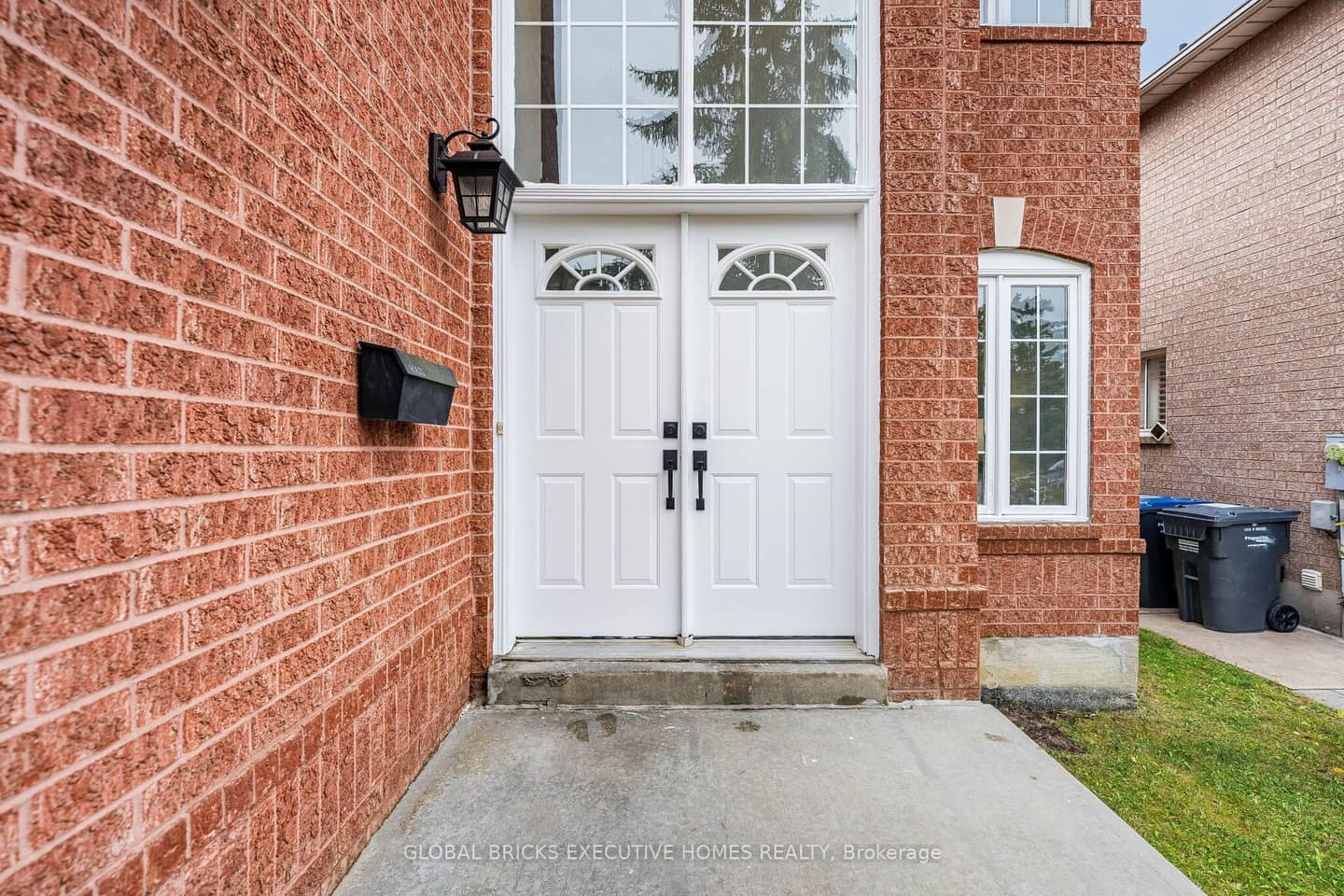 6348 Newcombe Drive, Mississauga, ON L5V 2G5