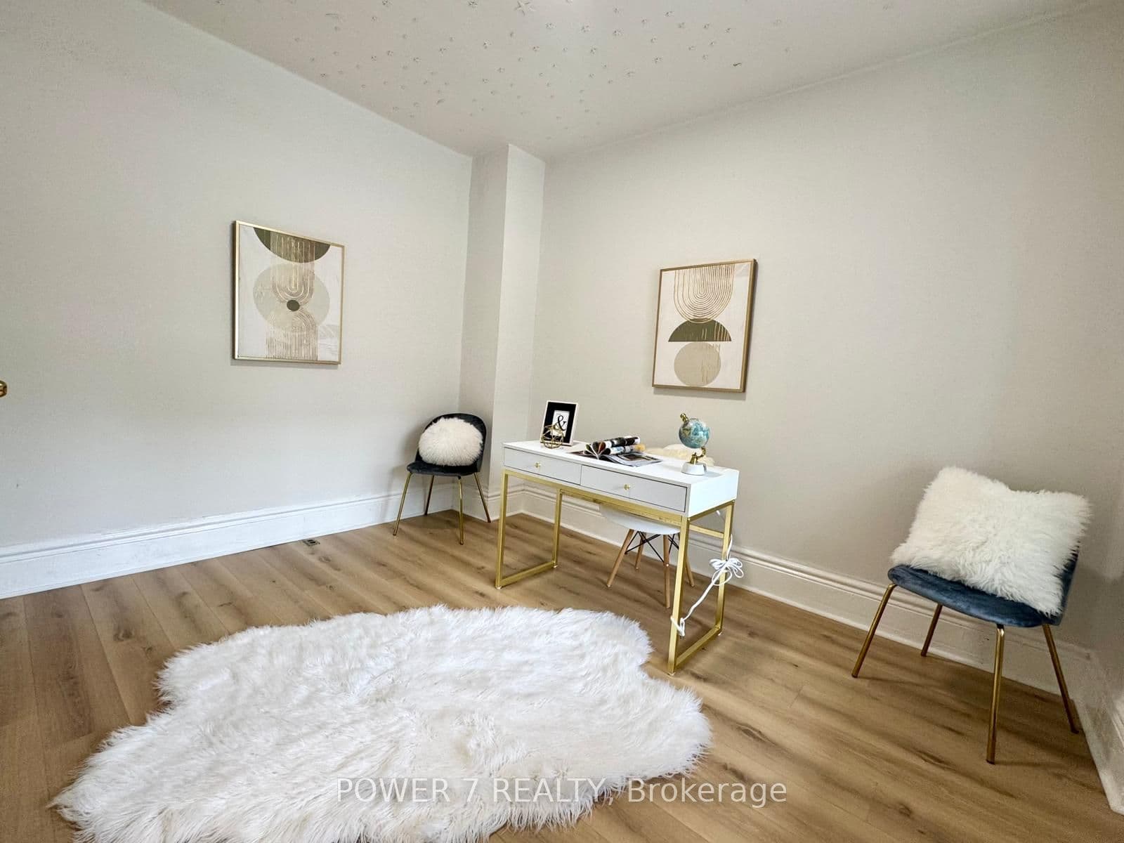 810 Ossington Avenue, Toronto, ON M6G 3V1