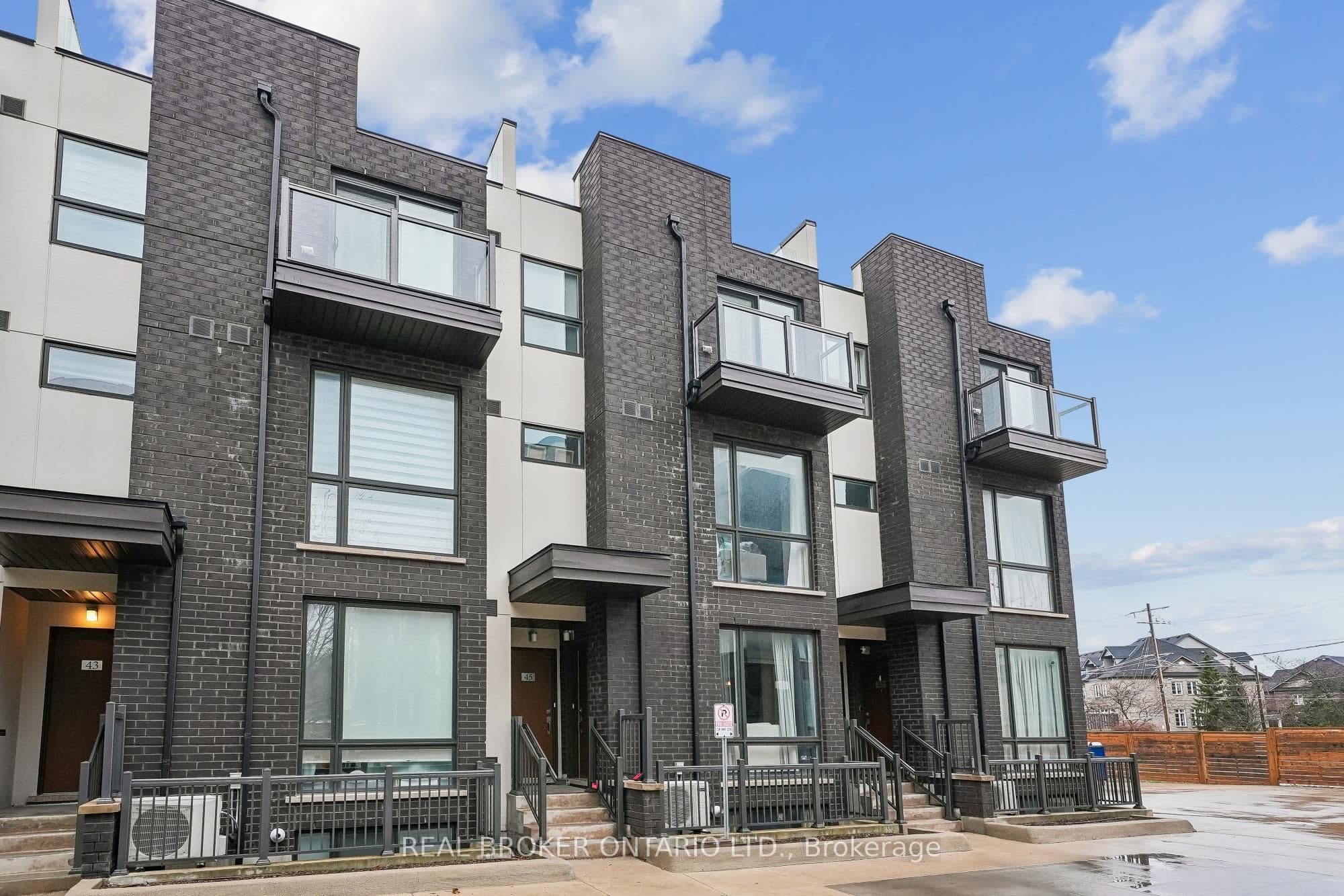 26 Fieldway Road 46, Toronto, ON M8Z 3L2