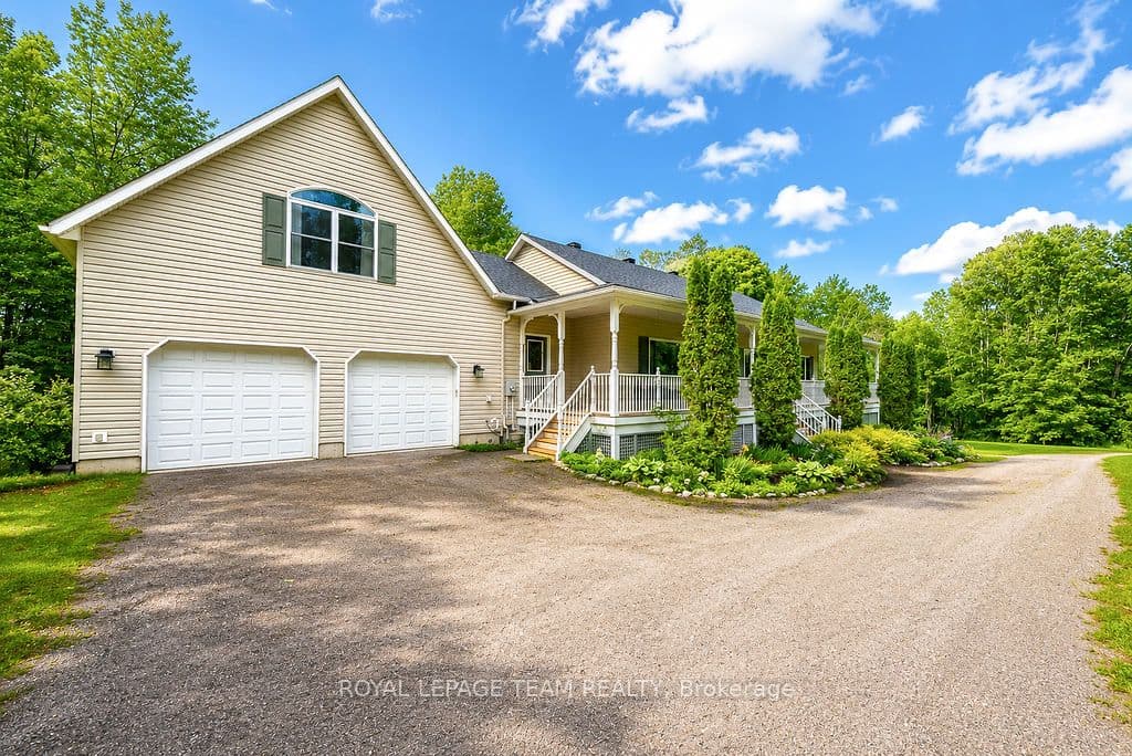 698 BARRYVALE Road, Greater Madawaska, ON K0J 1H0