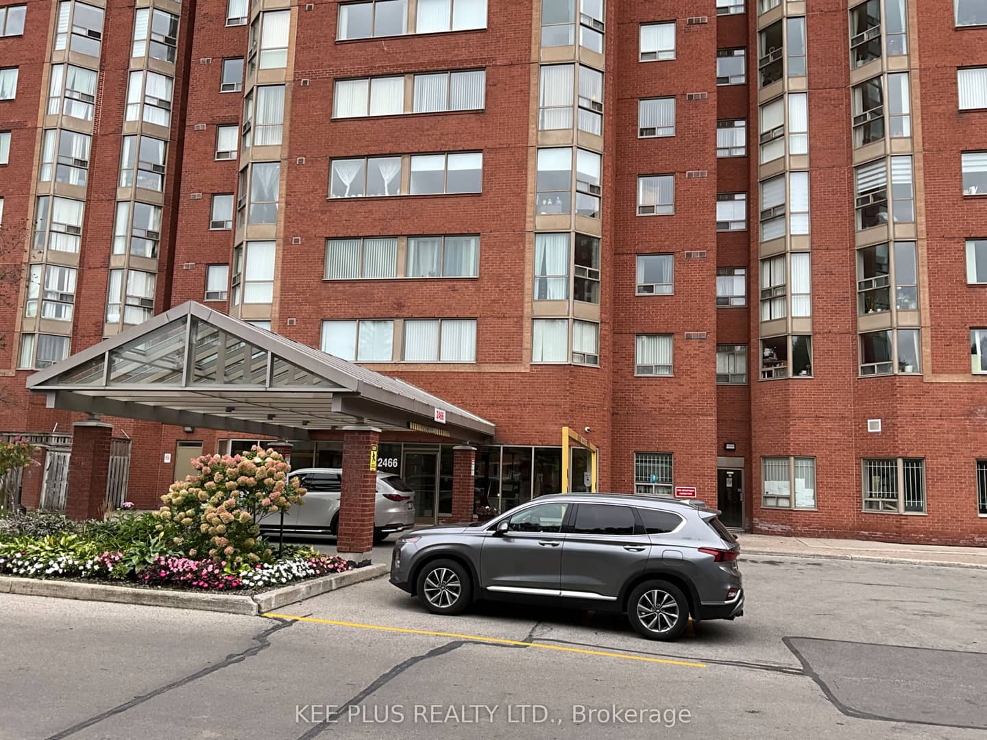 2466 E Eglinton Avenue E 819, Toronto, ON M1K 5J8