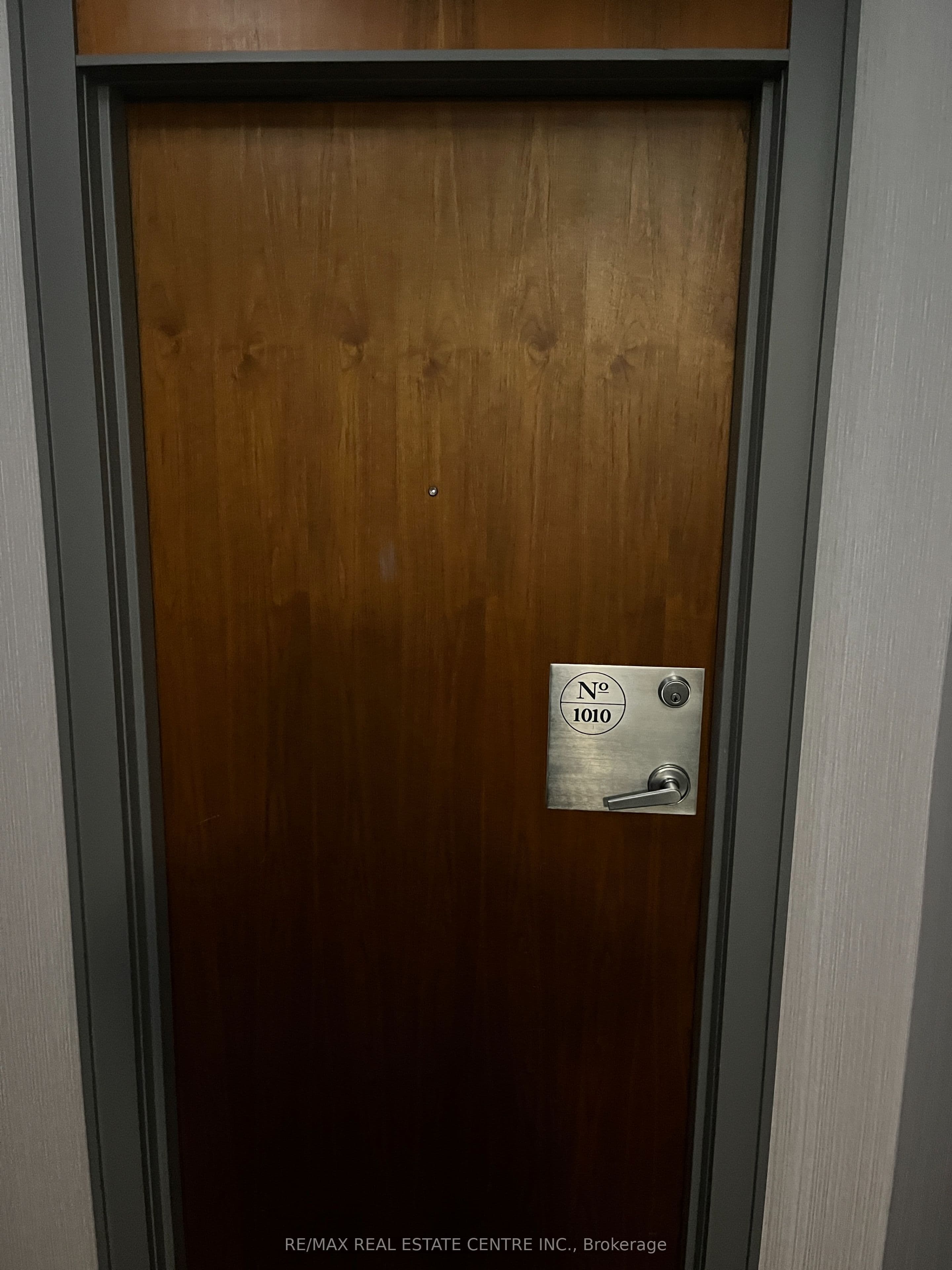 33 Elm Drive E 1010, Mississauga, ON L5B 4M2