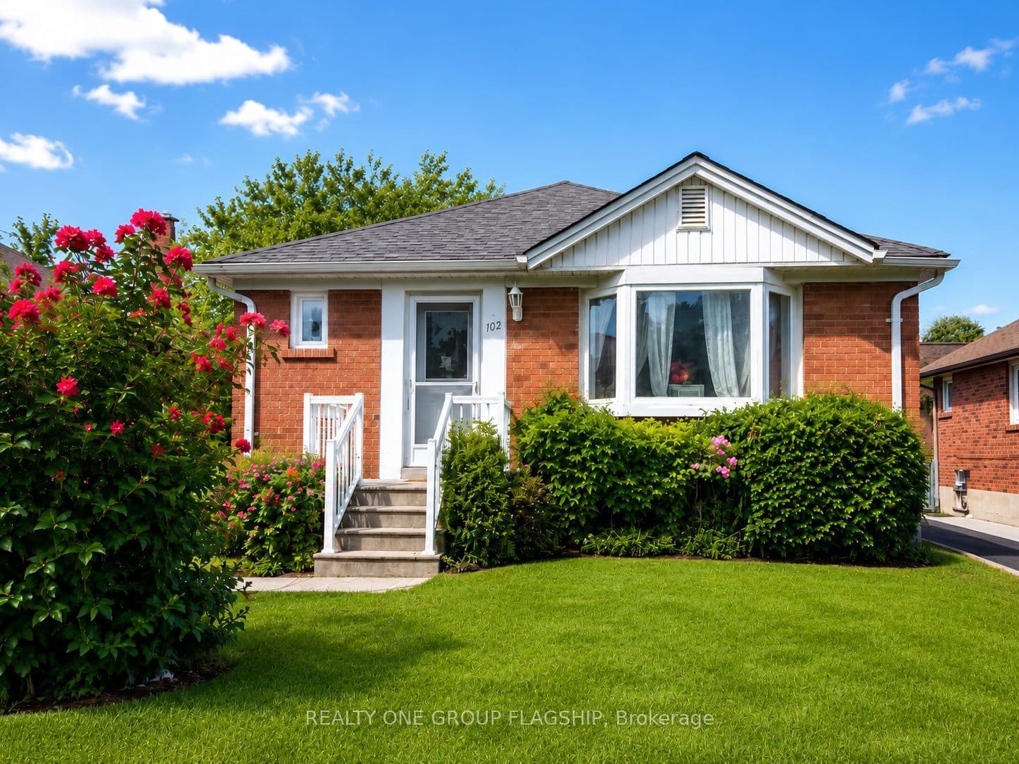 102 Edgecroft Road, Toronto, ON M8Z 2C3