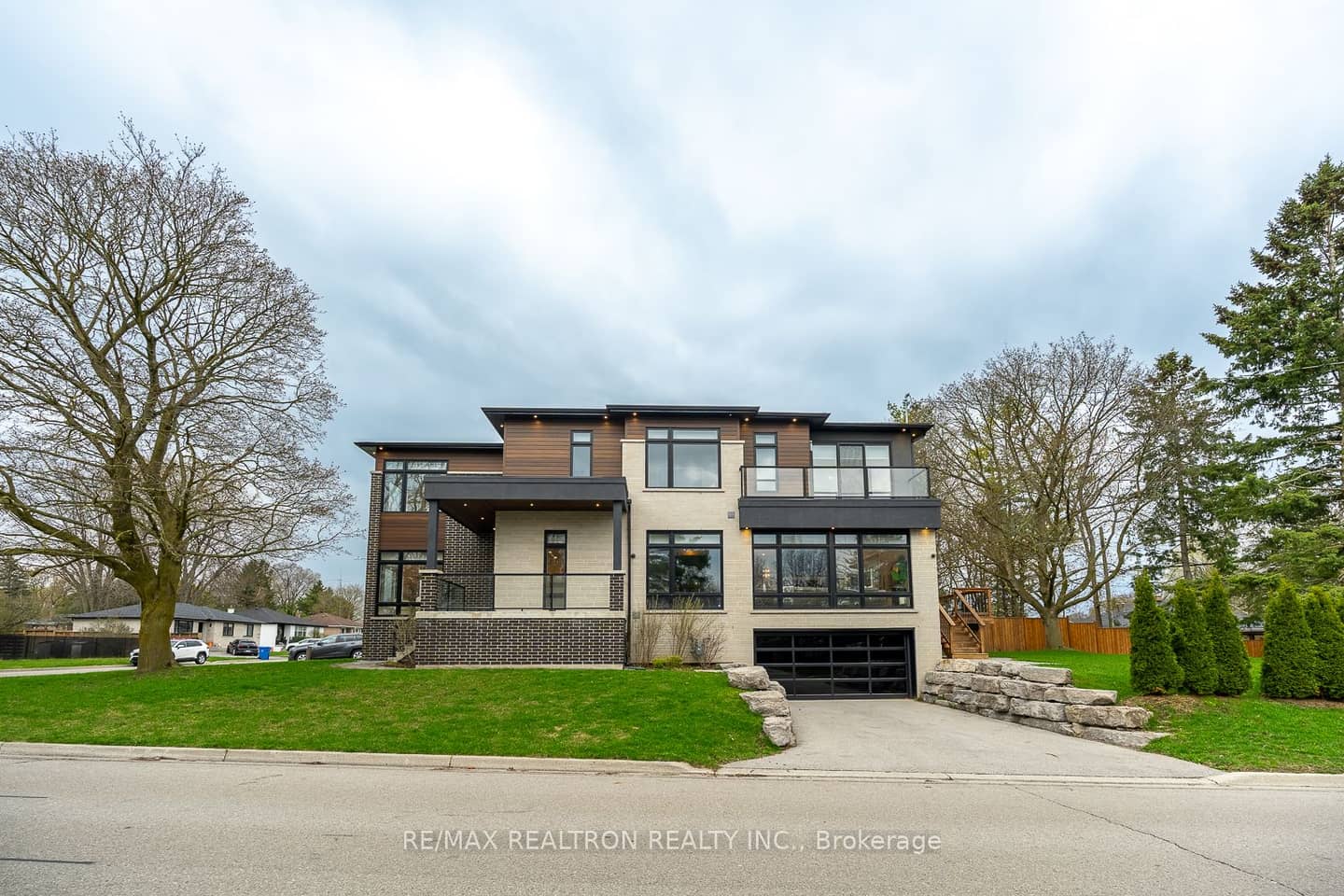 70 Collins Crescent, Aurora, ON L4G 2W2