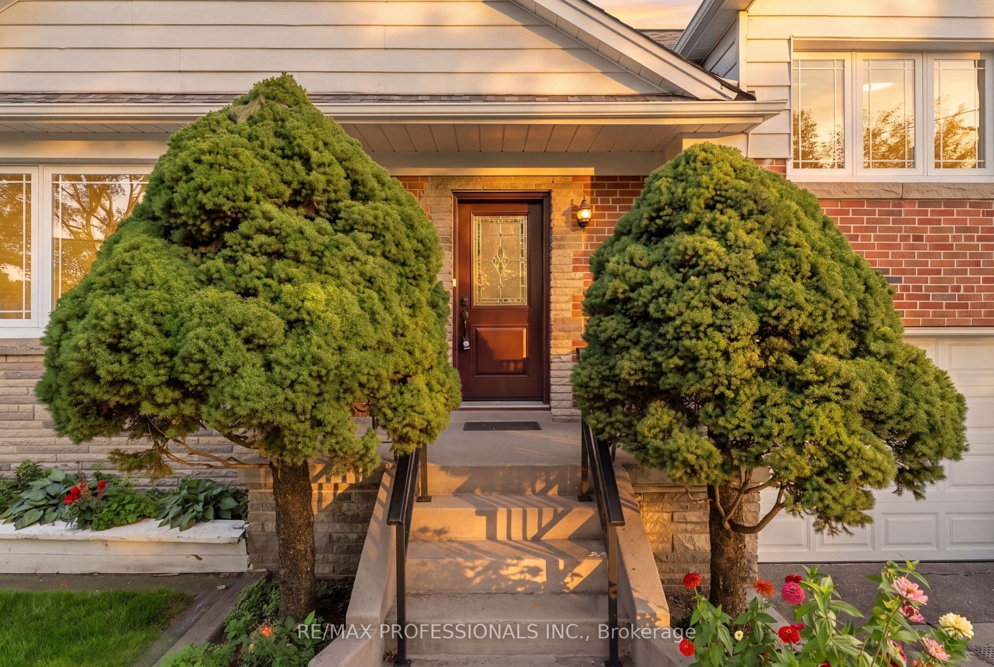 9 Coney Road, Toronto, ON M8Z 2K1