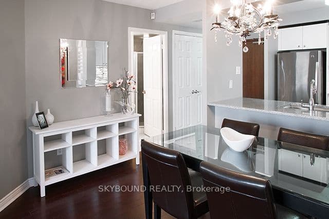 2287 Lake Shore Boulevard W 505, Toronto, ON M8V 3Y1