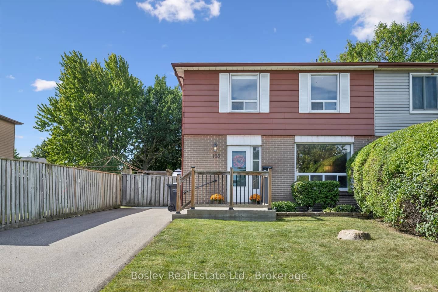 103 Folkstone Crescent, Brampton, ON L6T 3M4