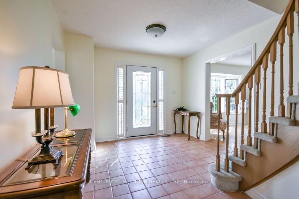 24 Grand Forest Drive, Barrie, ON L4N 7E8