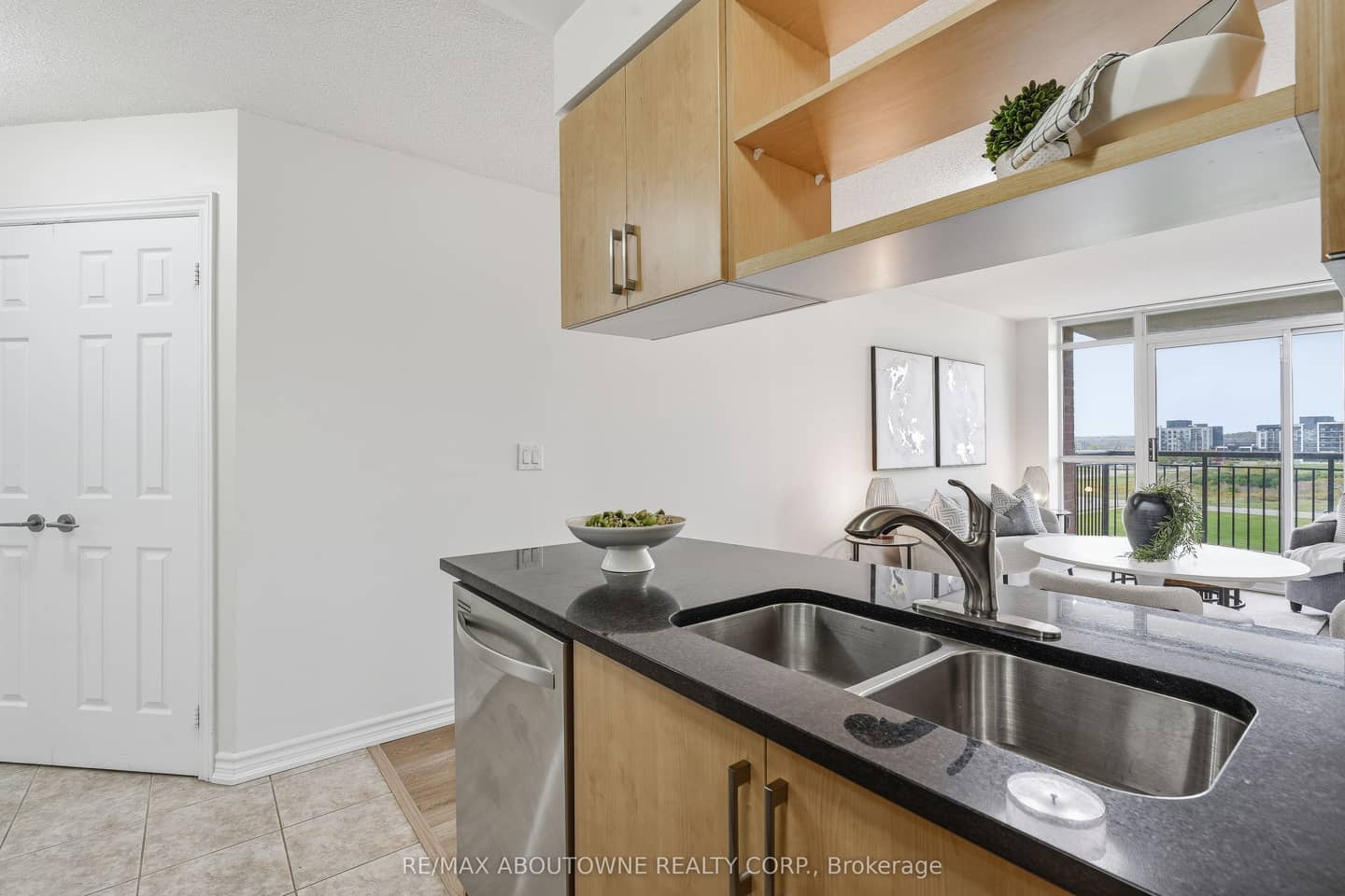2391 Central Park Drive 709, Oakville, ON L6H 0E4