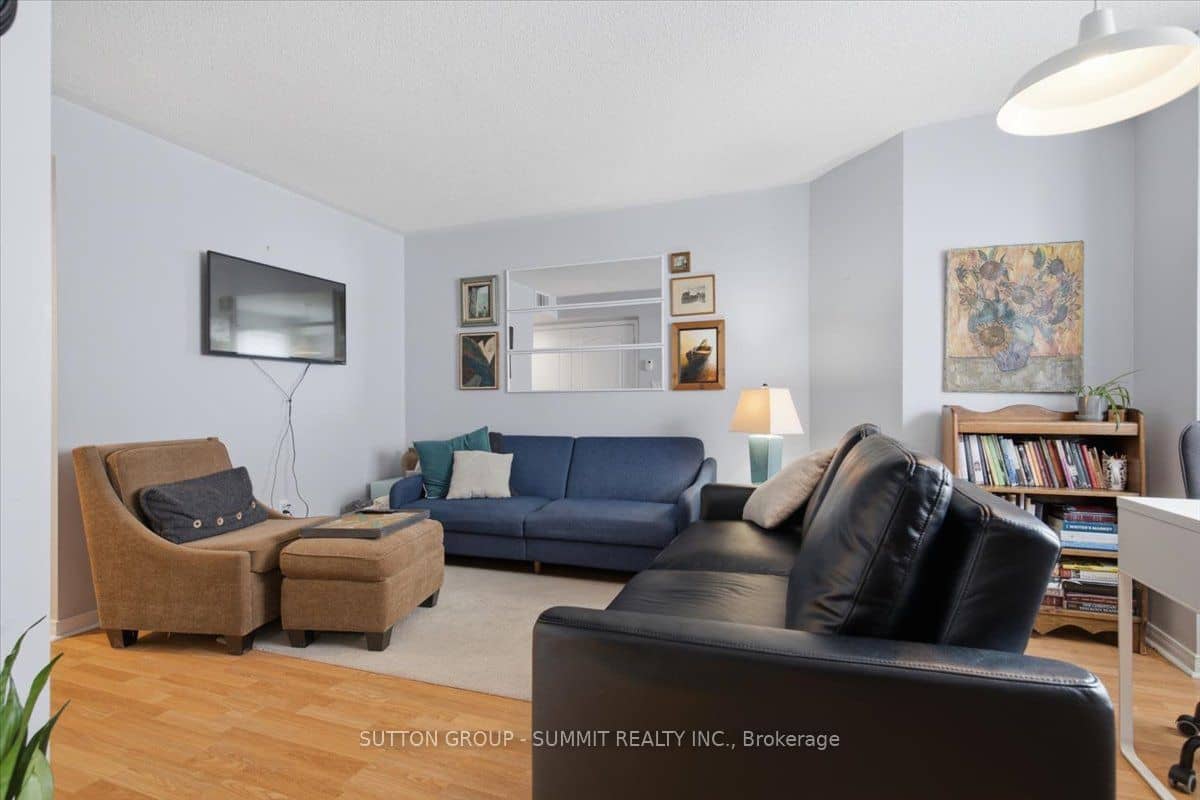 25 Strangford Lane 201, Toronto, ON M1L 0E5