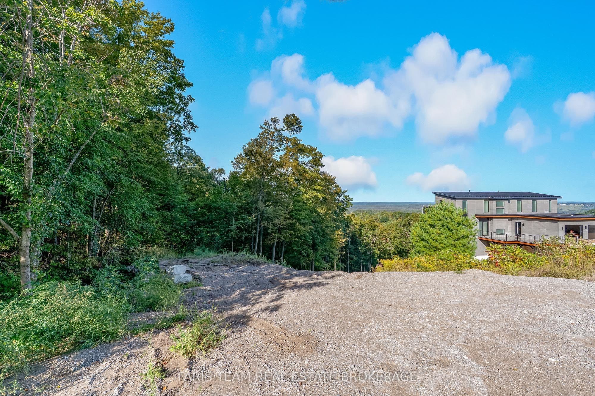 3 Valleycrest Drive, Oro-Medonte, ON L0L 2L0