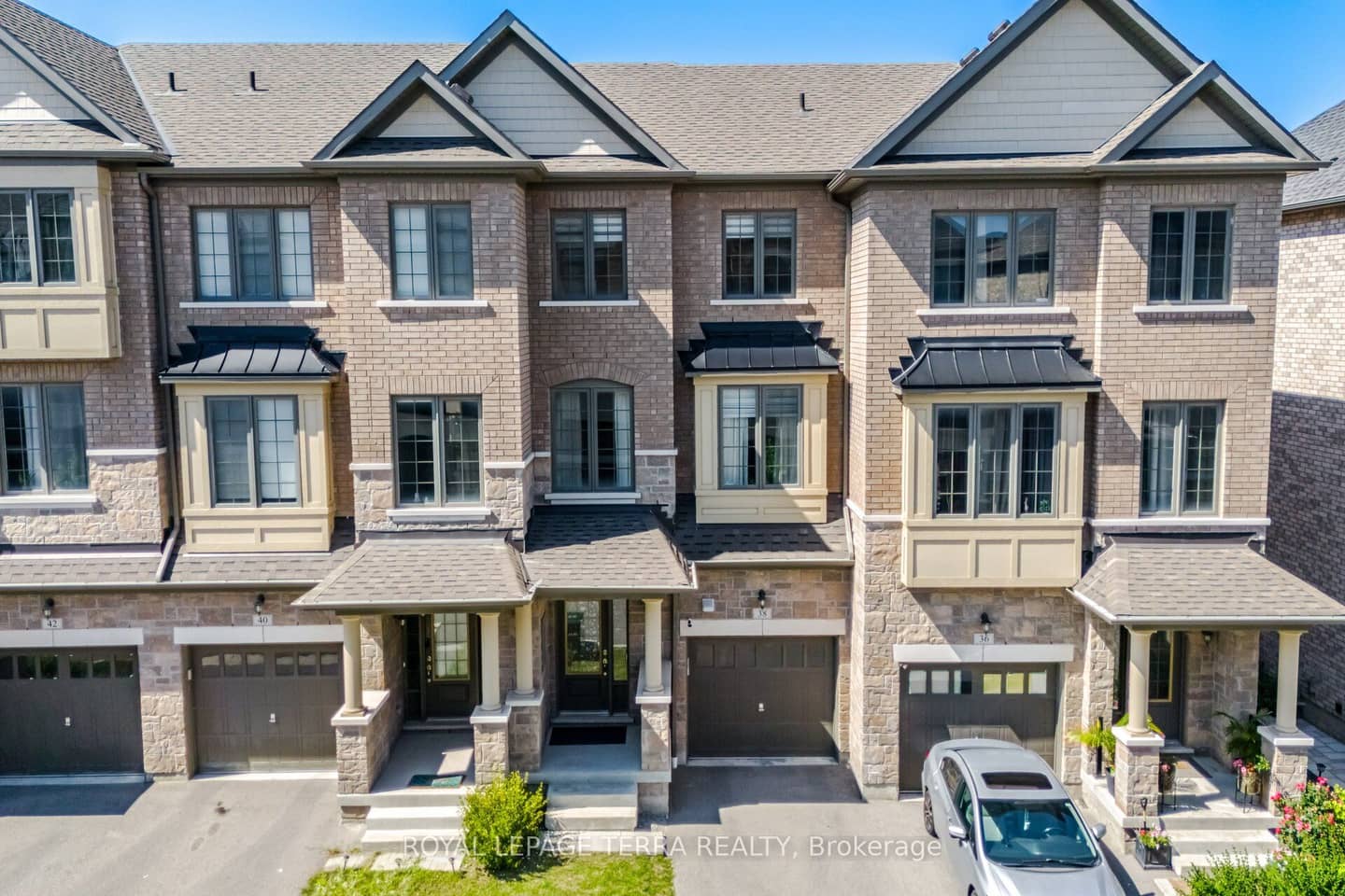 38 Hallmark Way, Whitby, ON L1P 0K2