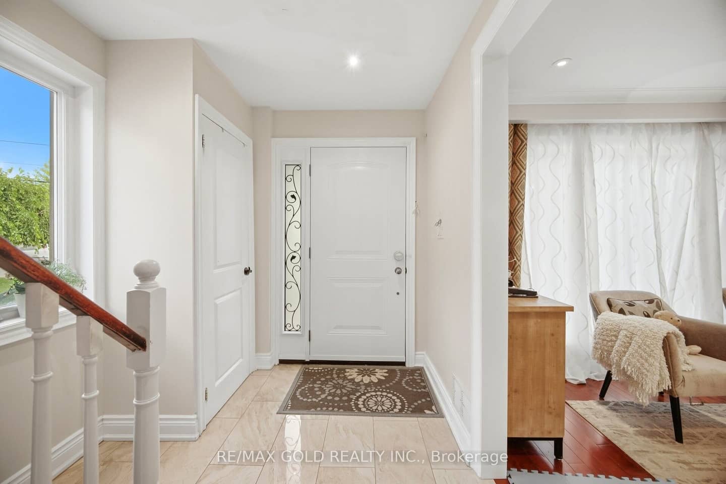 352 Maple Leaf Drive, Toronto, ON M6L 1P6