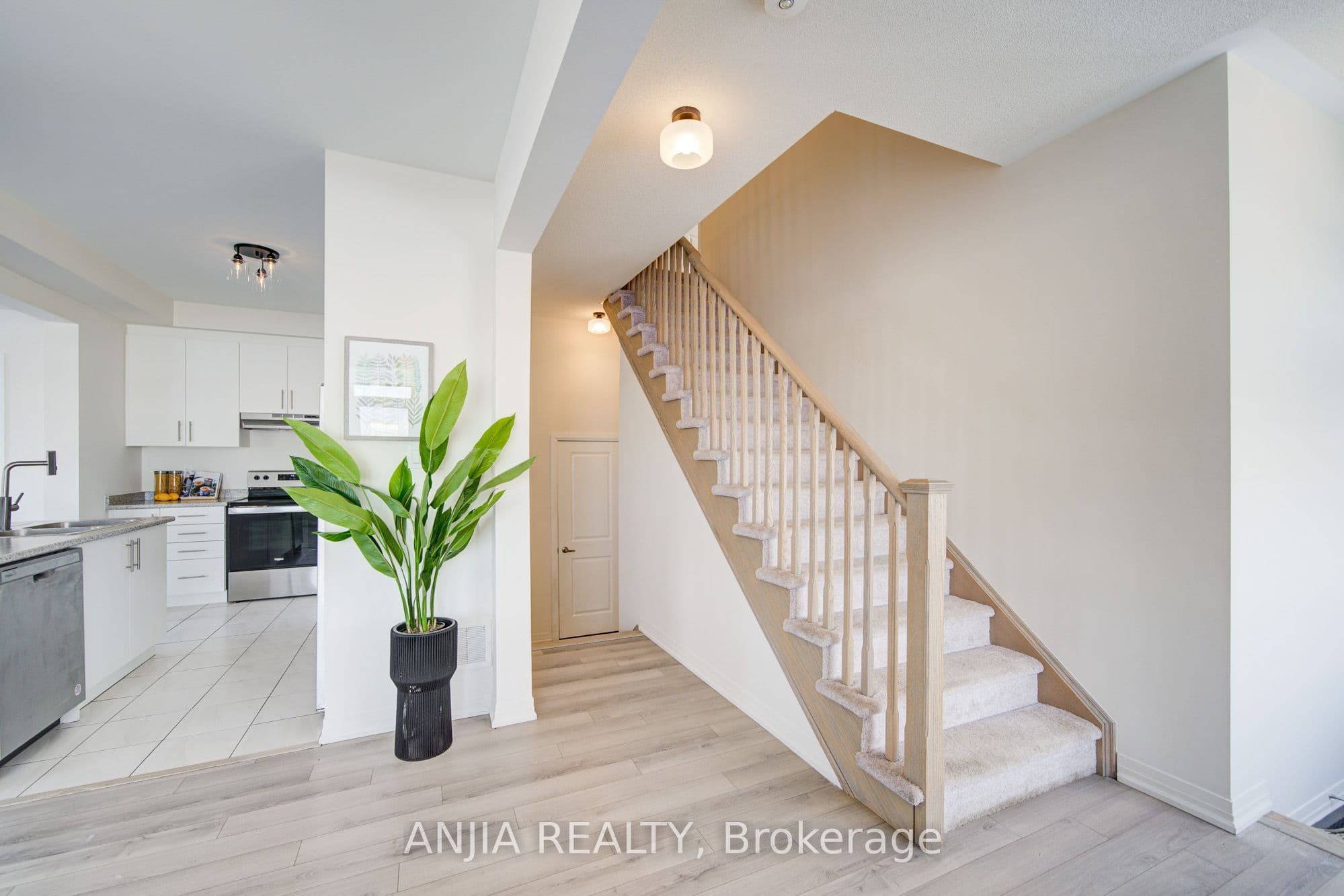 111 Carneros Way, Markham, ON L6B 1R2