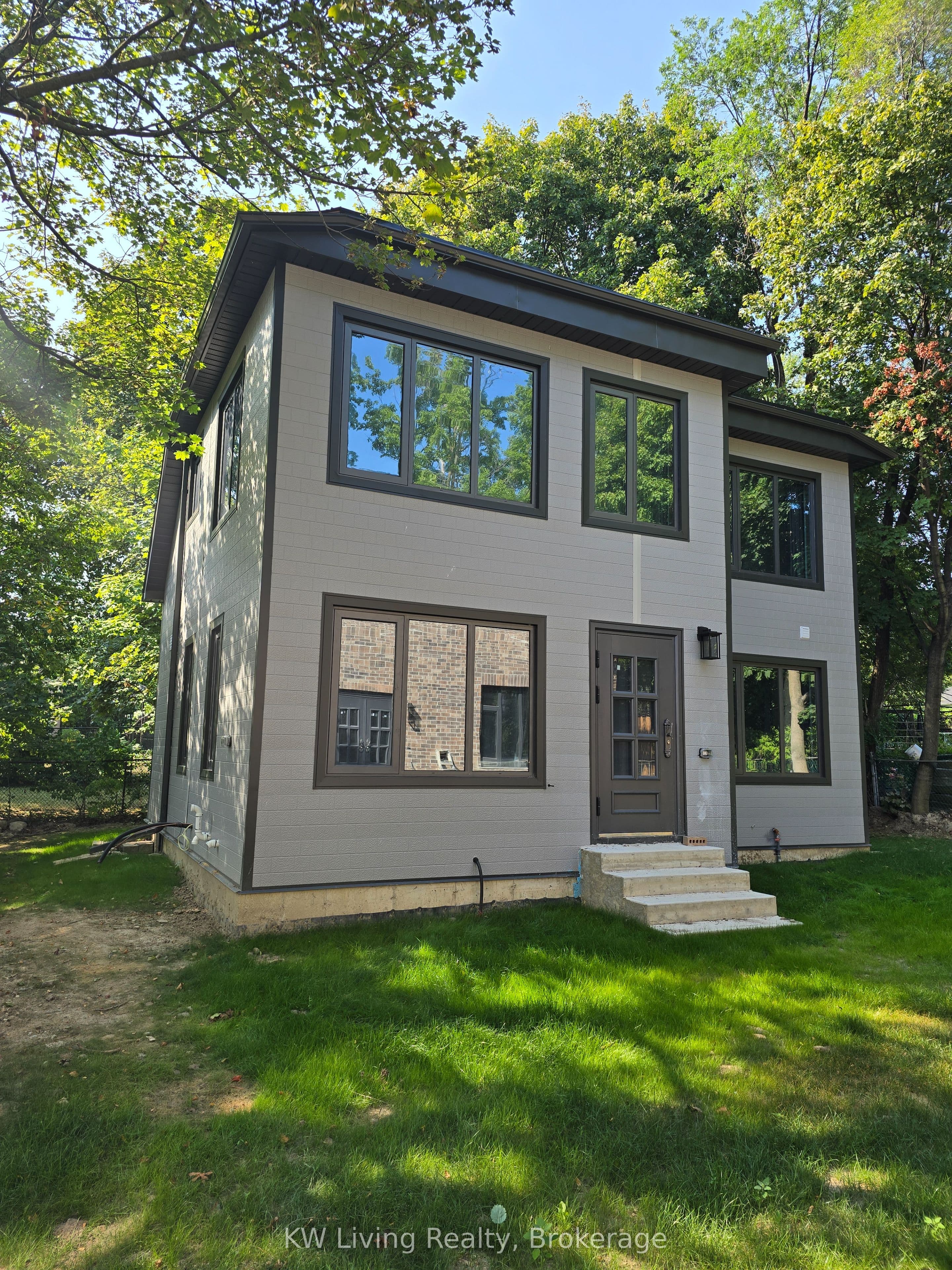 5 Todd Road, Toronto, ON M1S 2J9