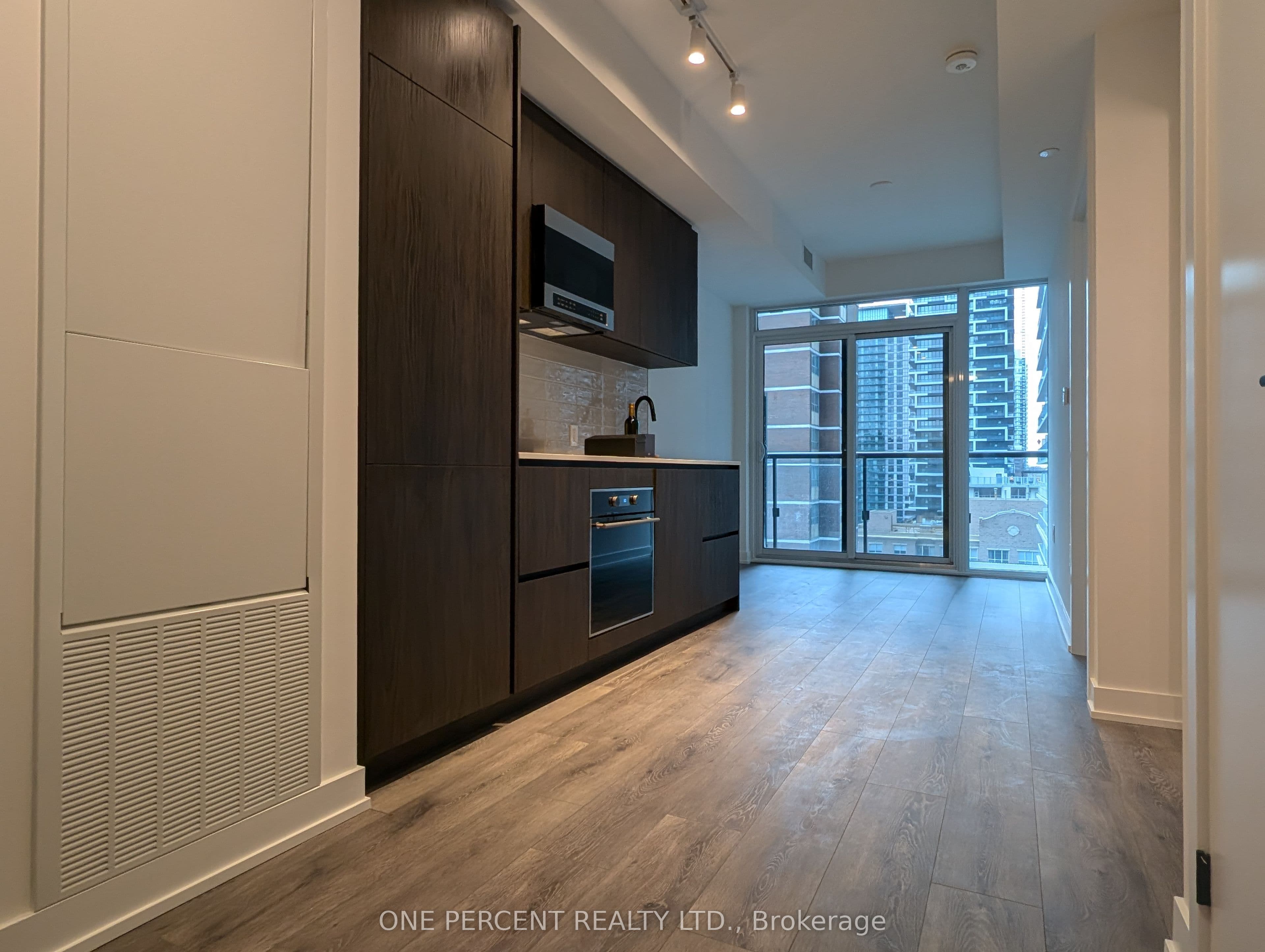 127 Broadway Avenue 1104, Toronto, ON M4P 1V4