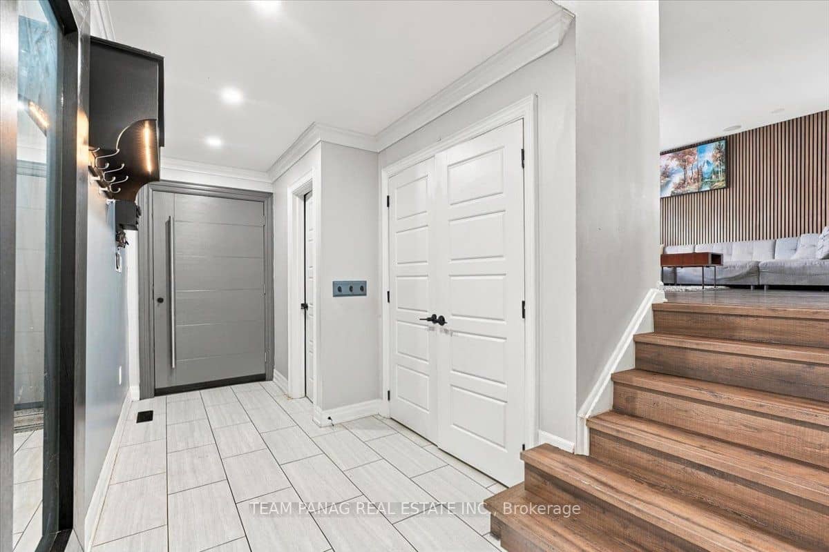 16 Groveland Court, Brampton, ON L6S 1L4