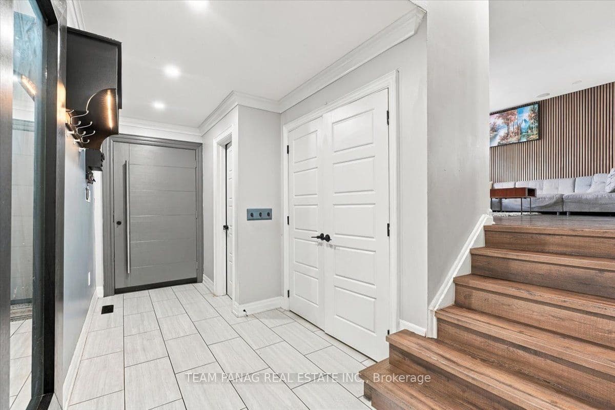 16 Groveland Court, Brampton, ON L6S 1L4