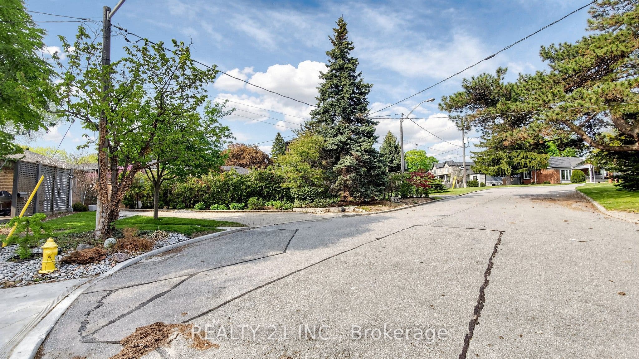 3 Stinson Circle, Toronto, ON M4B 2Y7