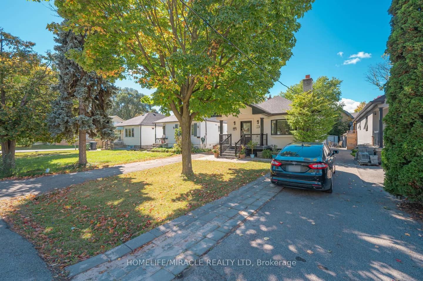 24 Acorn Avenue, Toronto, ON M9B 3P8
