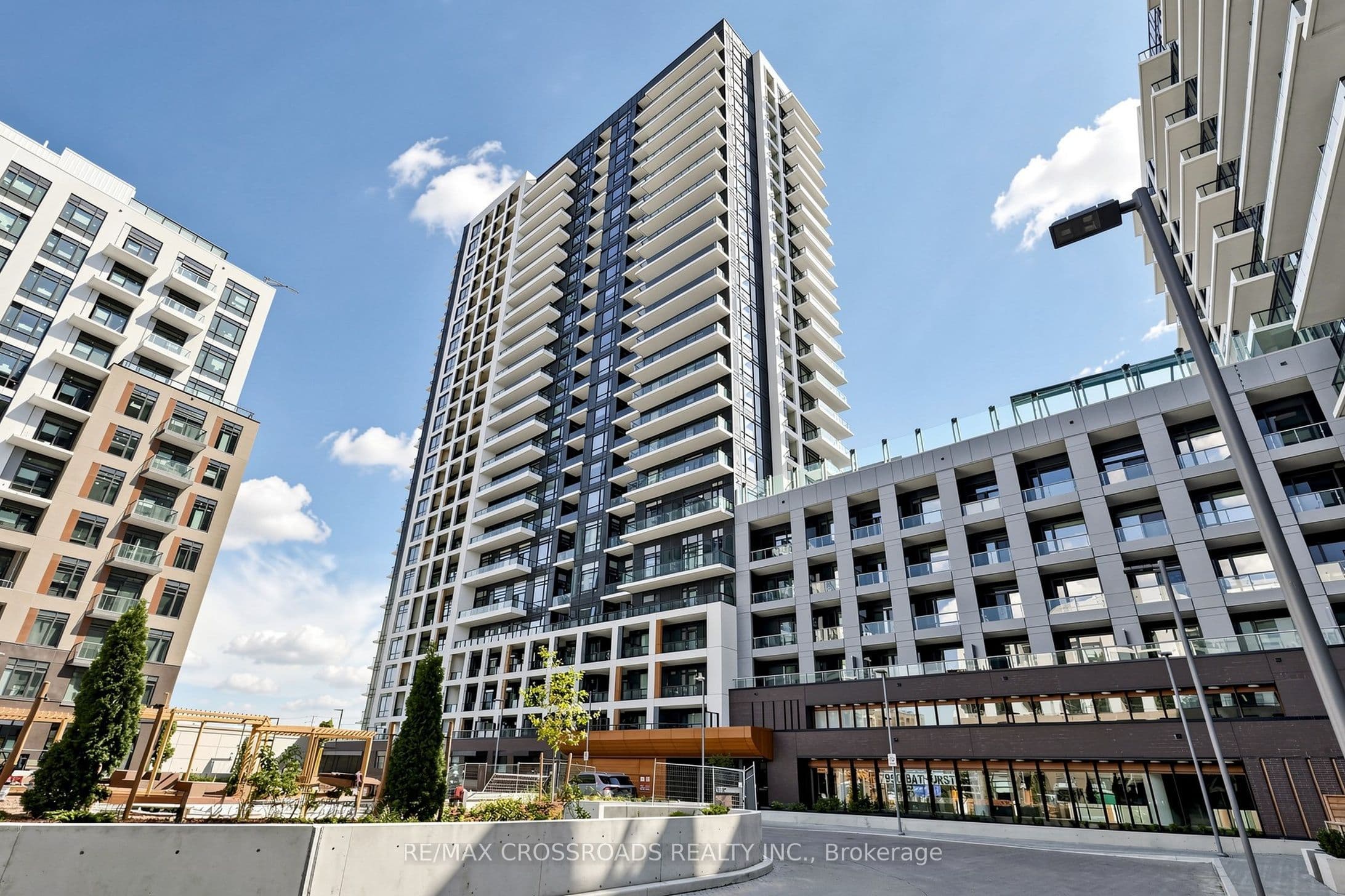 7950 Bathurst Street 902, Vaughan, ON L4J 0L4