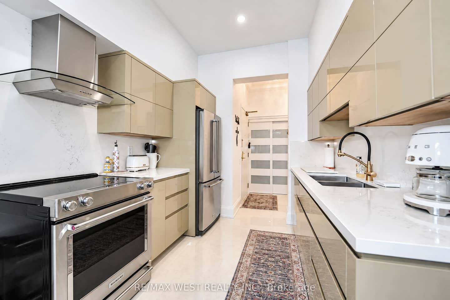 1 Emerald Lane 105, Vaughan, ON L4J 8N2