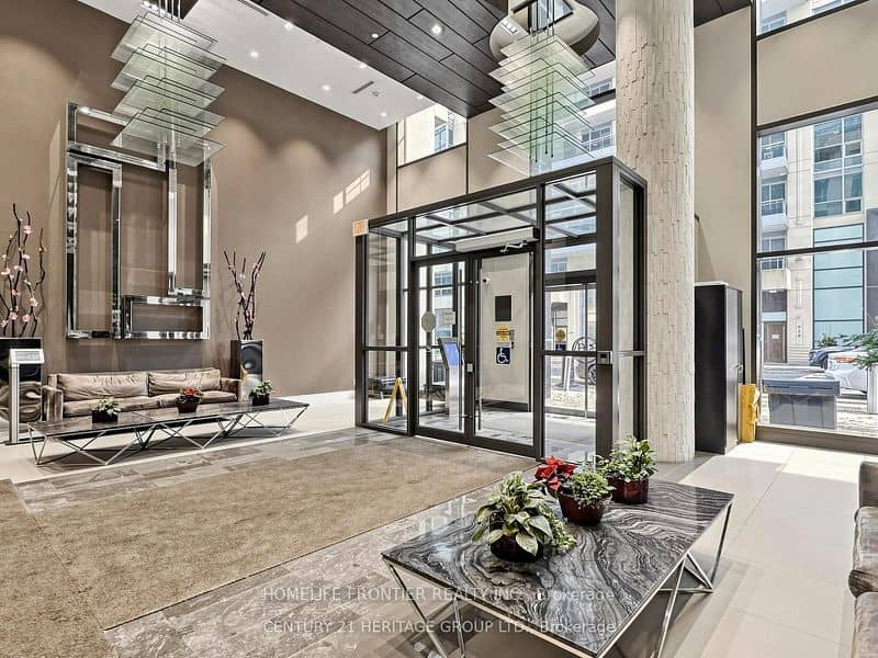 9205 Yonge Street NE 304, Richmond Hill, ON L4C 1V5