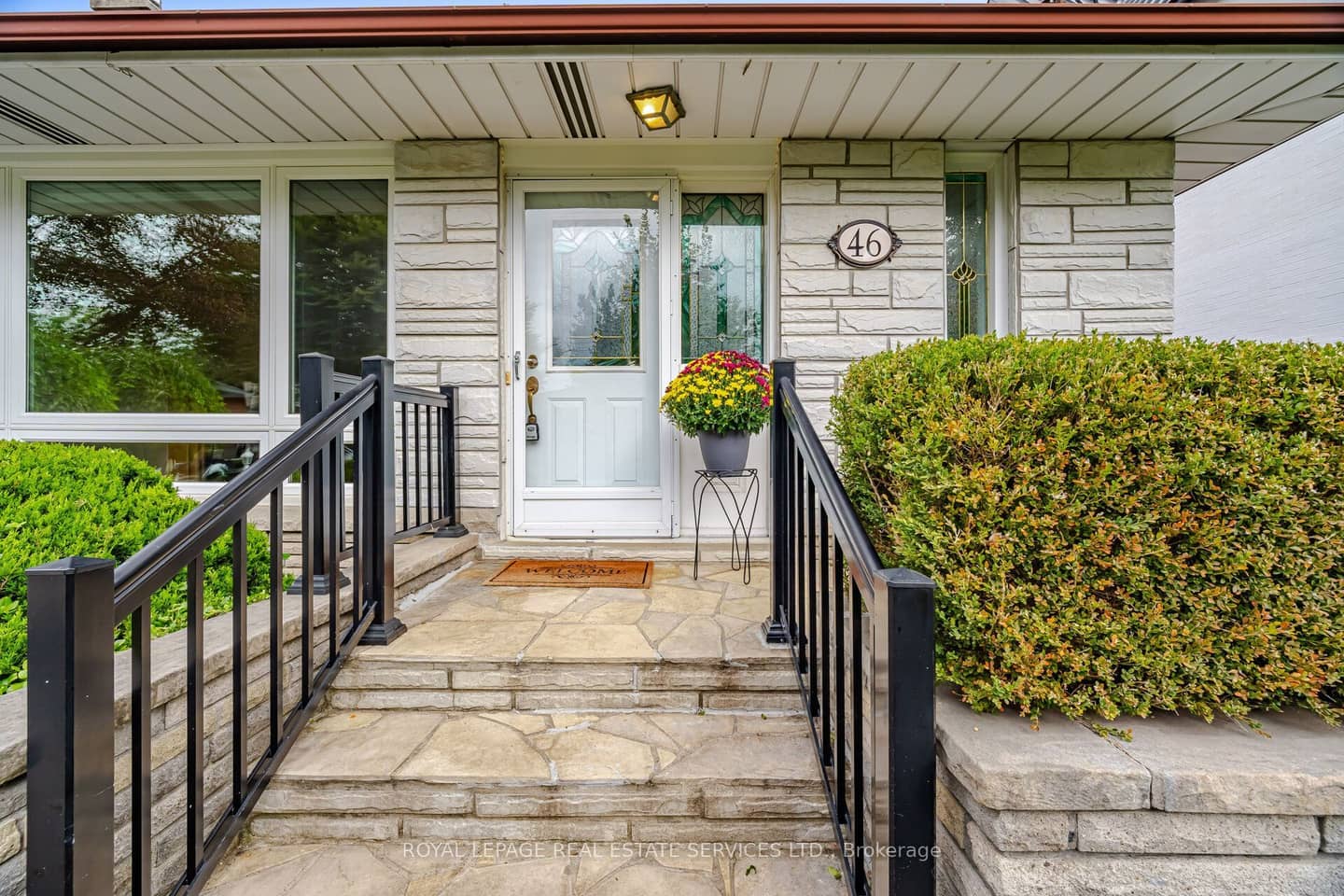 46 Cardigan Road, Toronto, ON M8Z 2W2