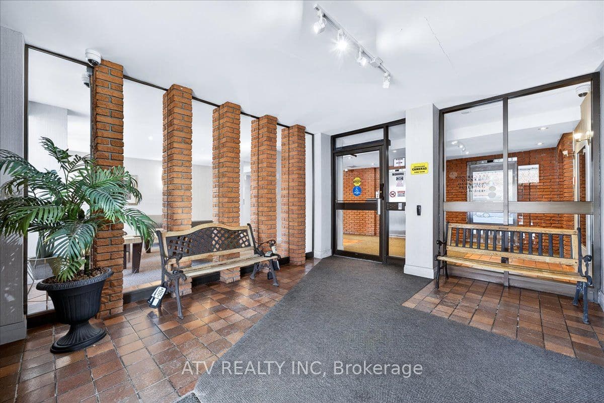 151 La Rose Avenue 804, Toronto, ON M9P 1B3