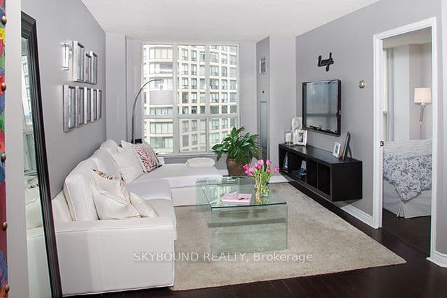 2287 Lake Shore Boulevard W 505, Toronto, ON M8V 3Y1