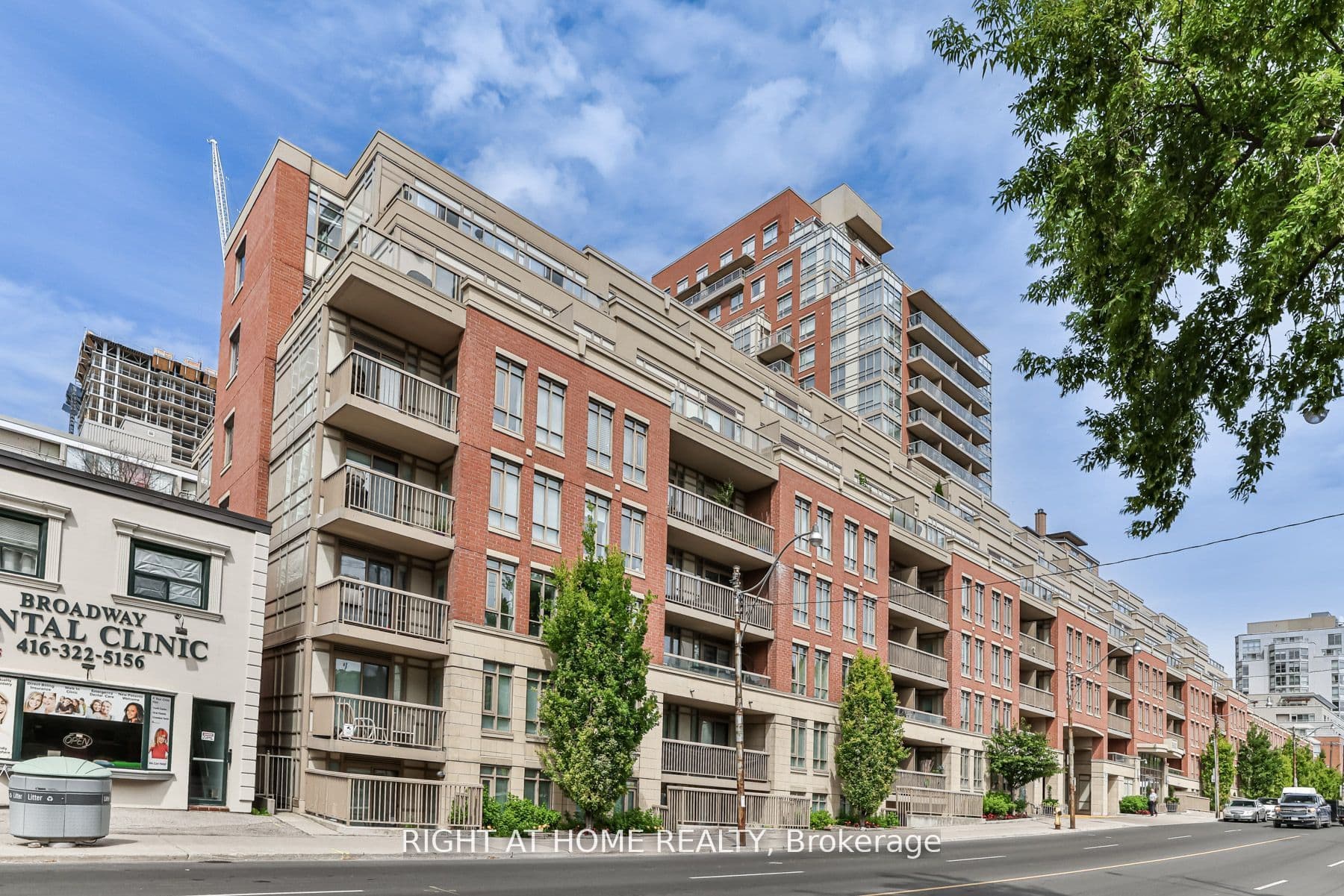 900 Mount Pleasant Road 327, Toronto, ON M4P 3J9