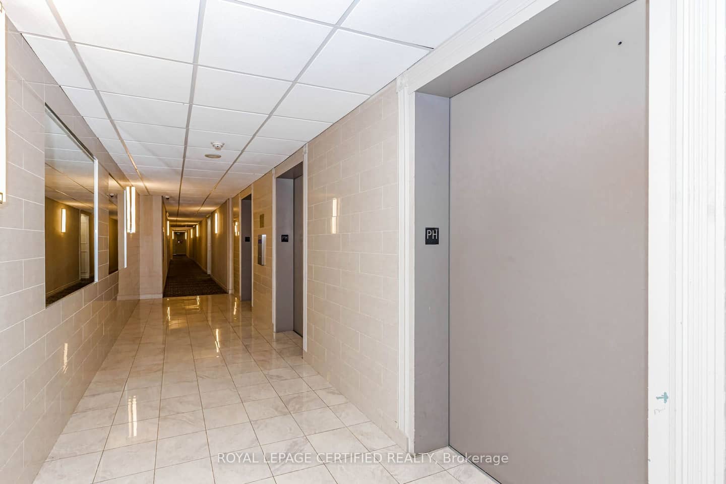 155 Hillcrest Avenue PH15, Mississauga, ON L5B 3Z2