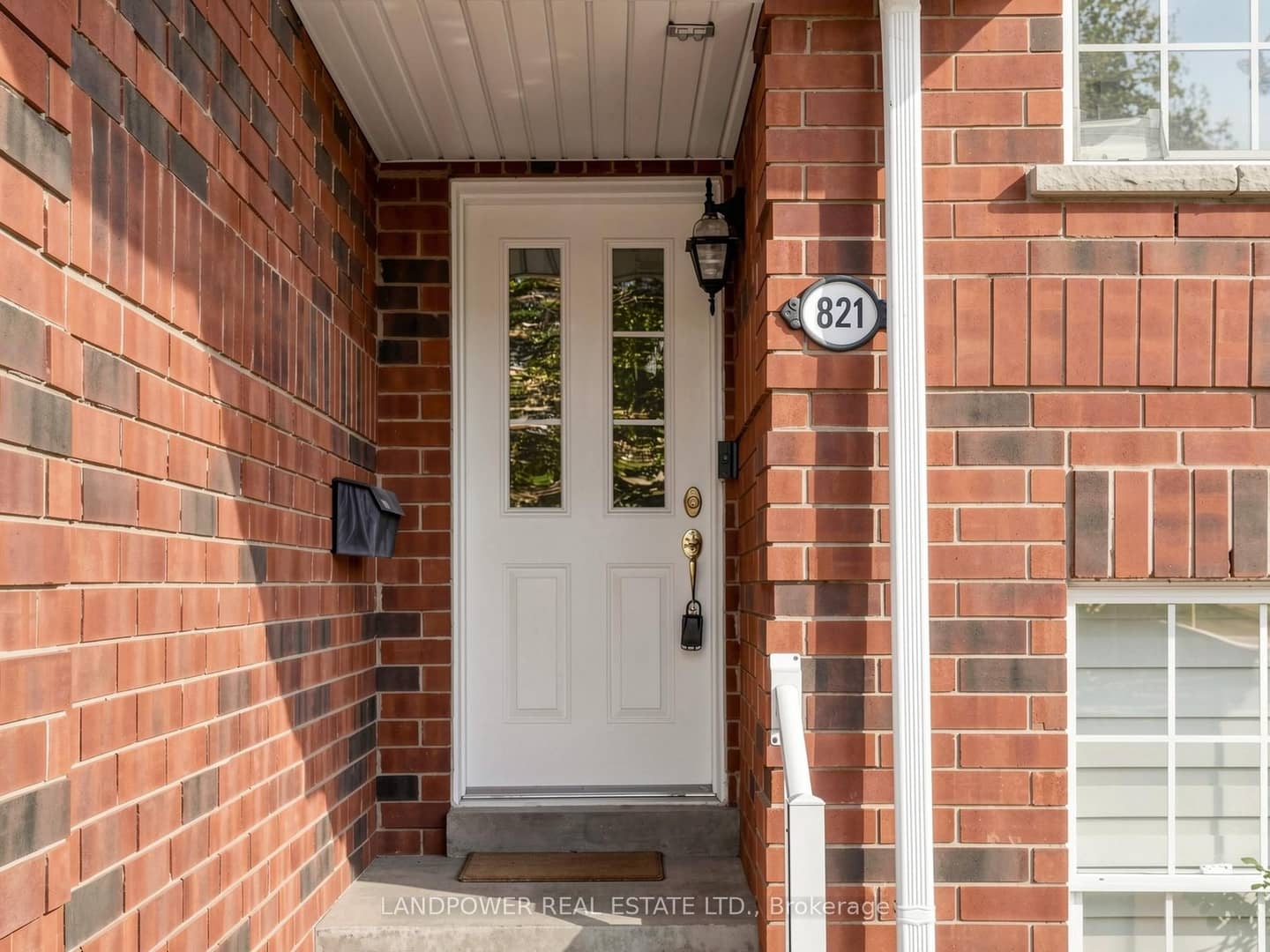 821 Sandhurst Circle, Toronto, ON M1S 5S1
