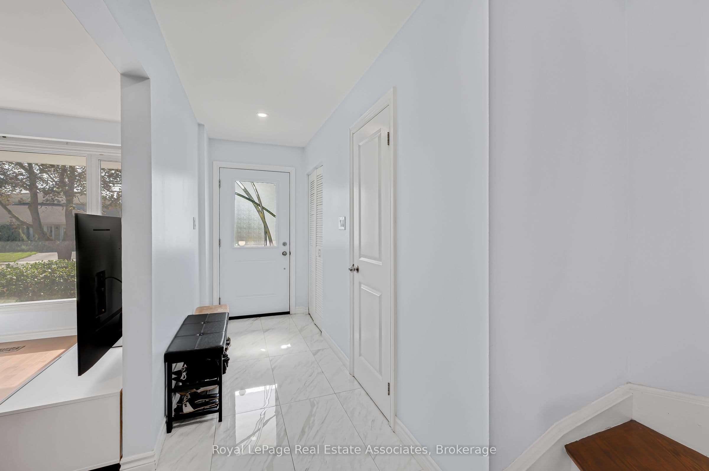 2782 Hollington Crescent, Mississauga, ON L5K 1E9