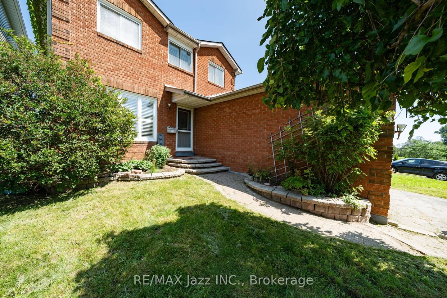 110 Freeland Avenue, Clarington, ON L1C 4V6