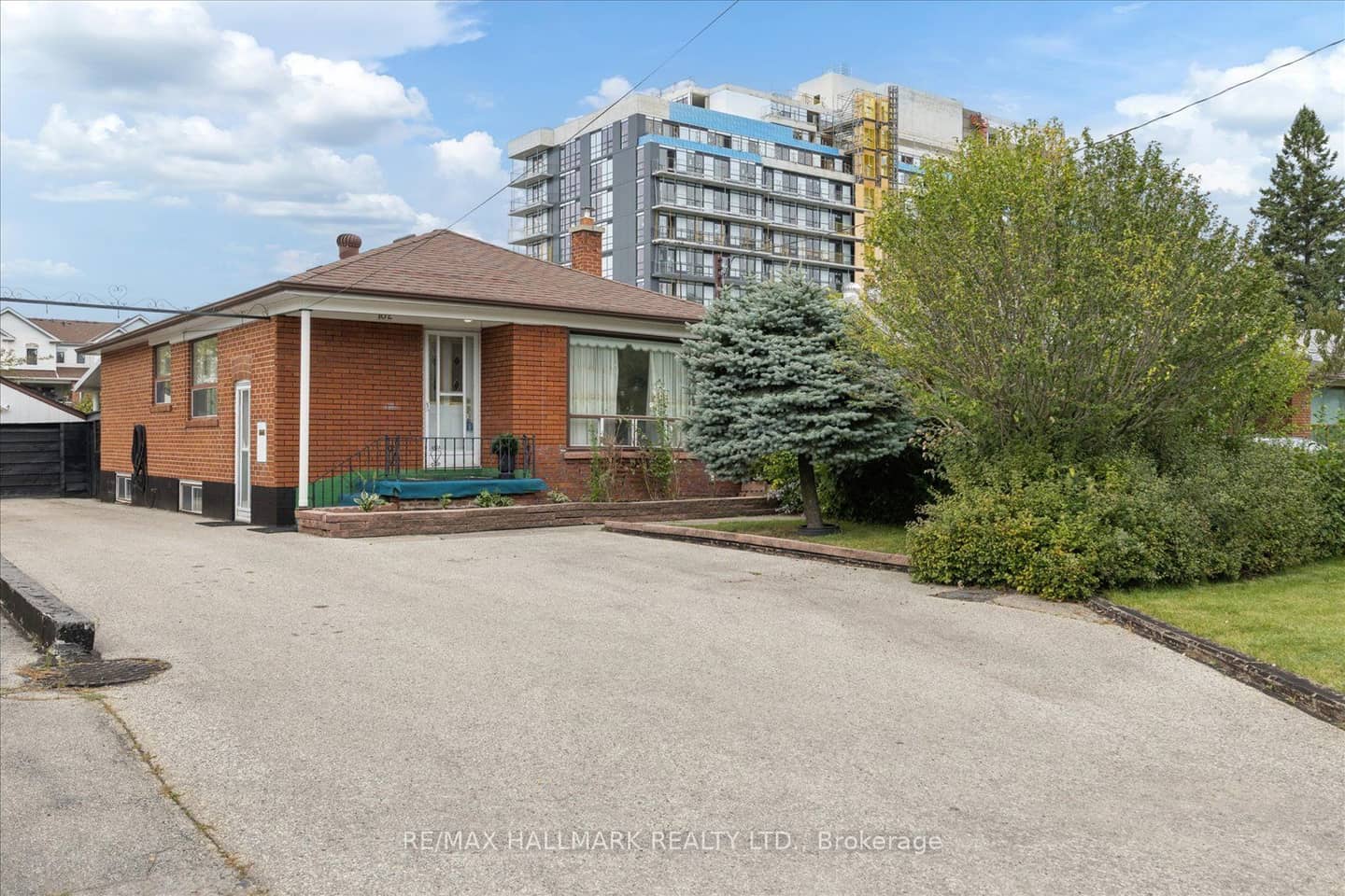 102 Cleta Drive, Toronto, ON M1K 3G7