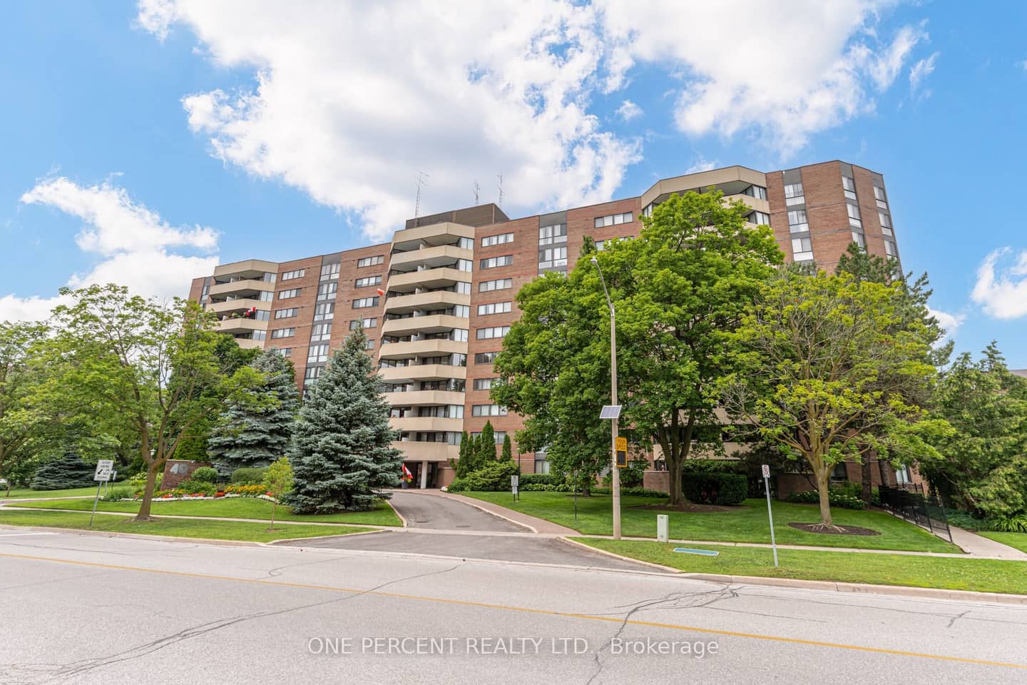 40 Baif Boulevard 302, Richmond Hill, ON L4C 5M9