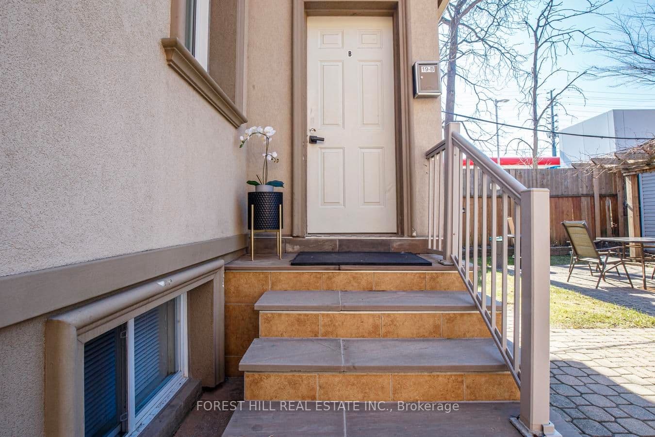 19 Troy Street, Mississauga, ON L5G 1S6