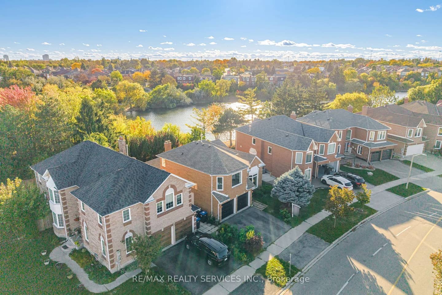 4 Leeward Drive, Brampton, ON L6S 5V6