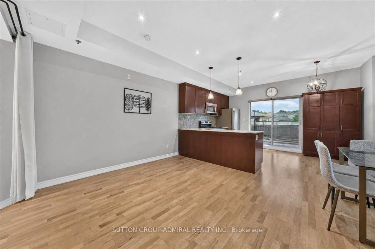 2 Maxwell Street 202, Toronto, ON M3H 2S8