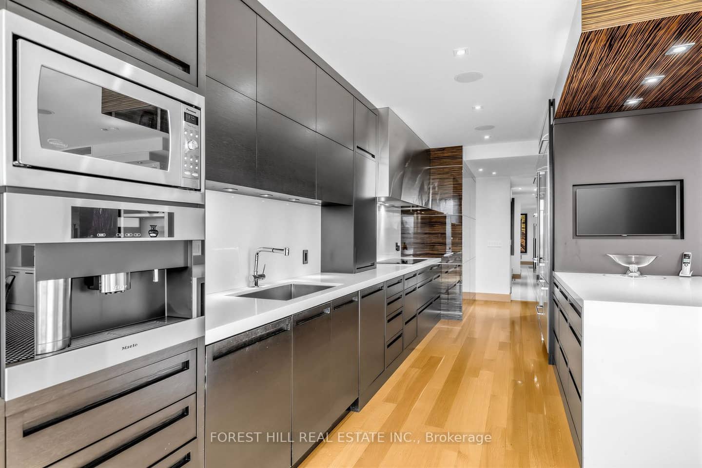 625 Avenue Road 2003, Toronto, ON M4V 2K7