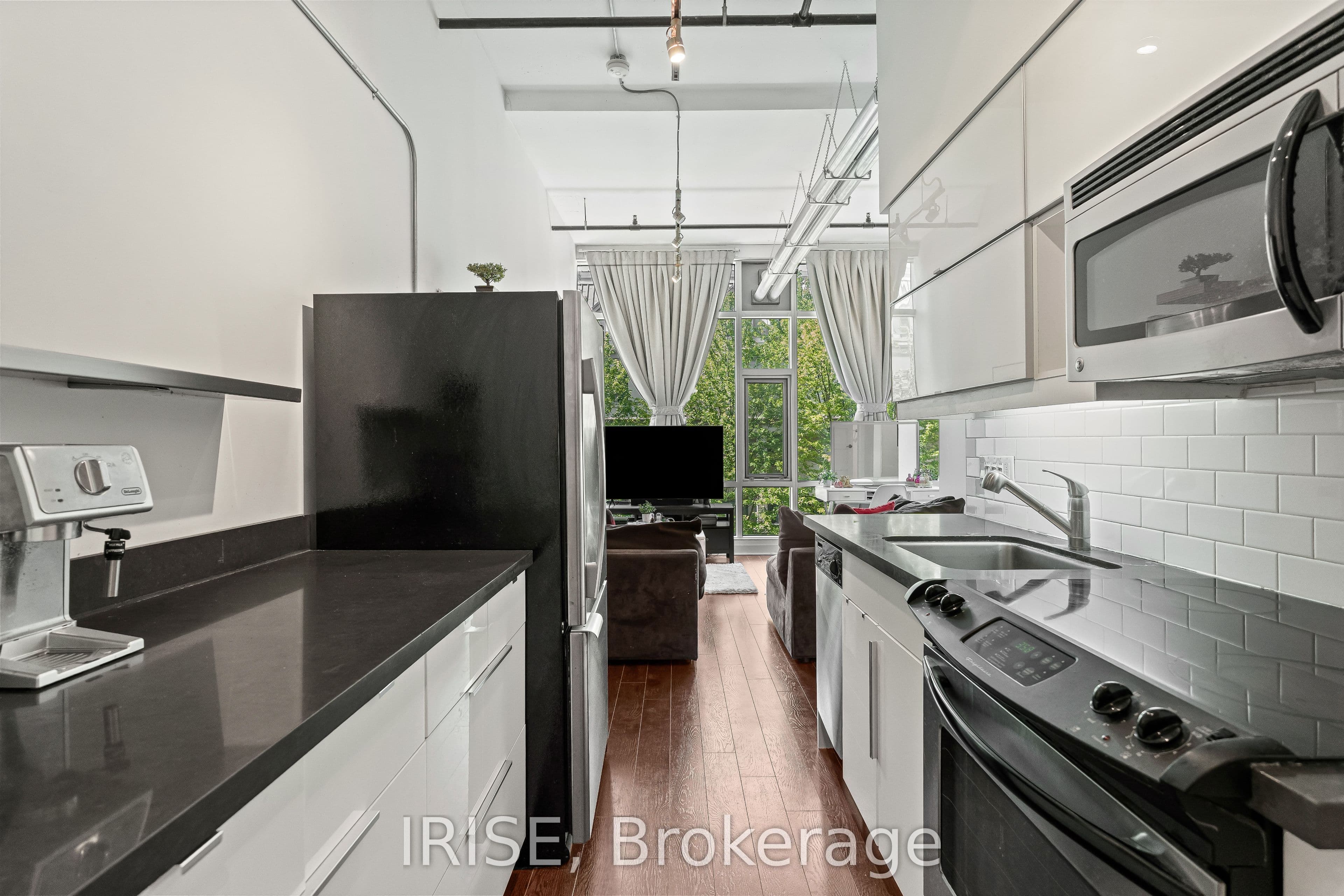 477 Richmond Street W 305, Toronto, ON M5V 3E7