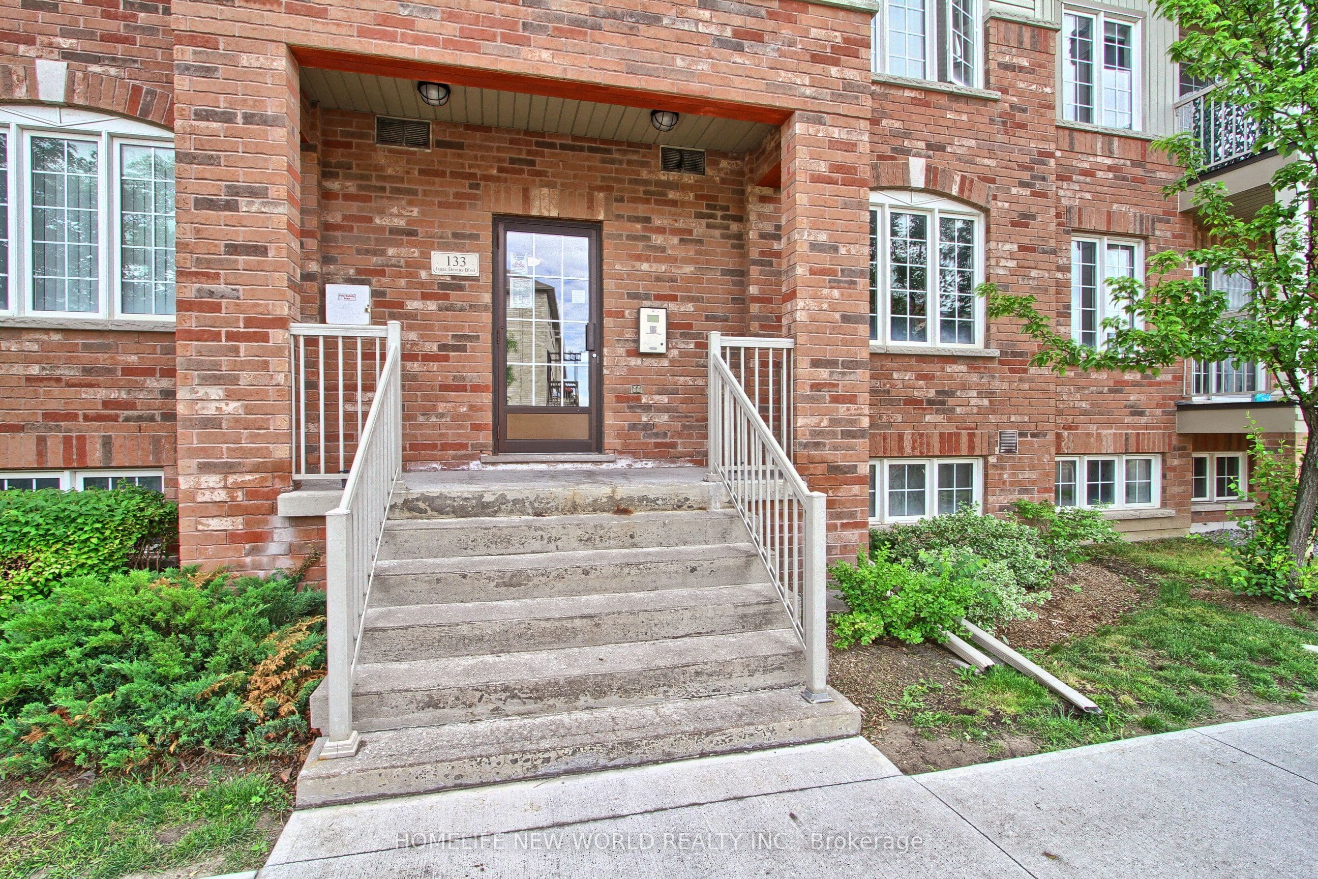 133 Isaac Devins Boulevard 3, Toronto, ON M9M 0C4